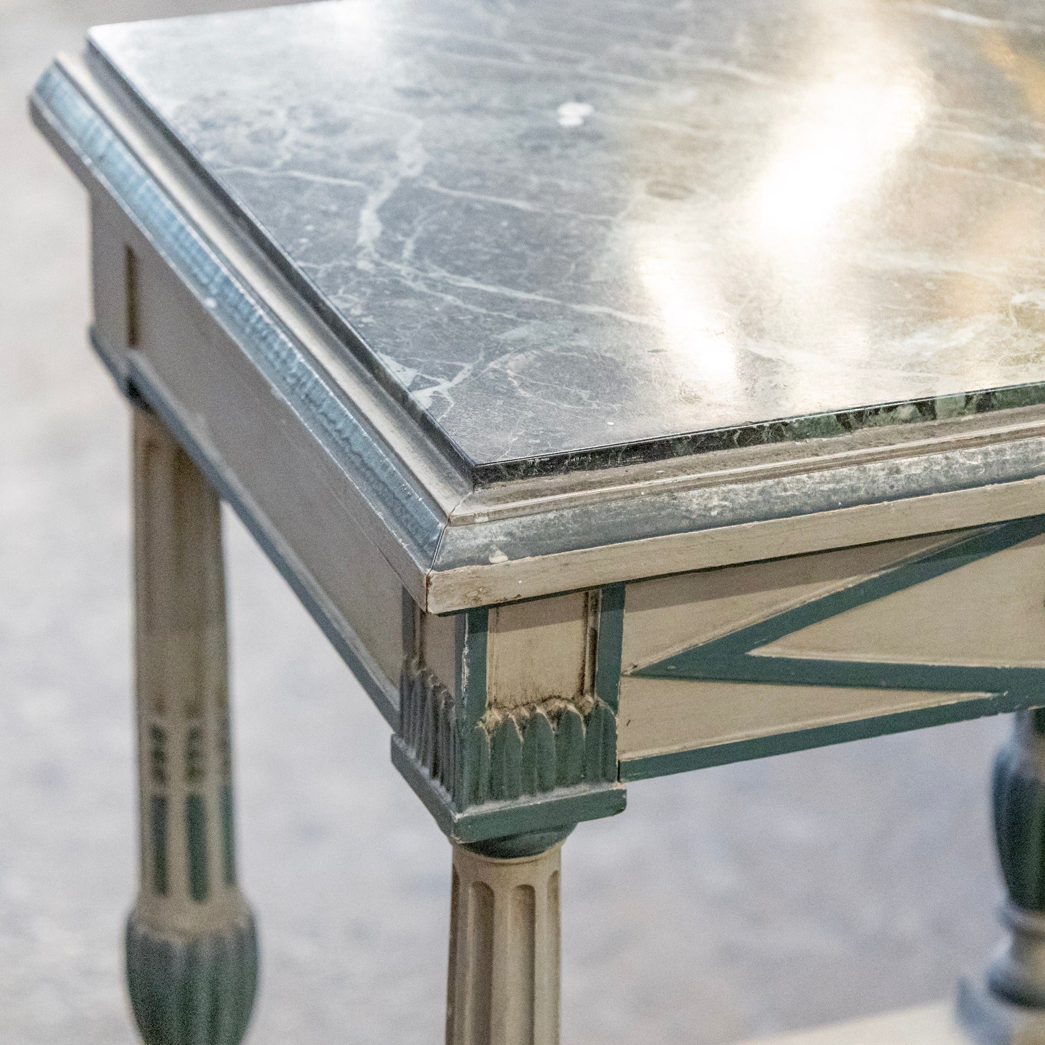 Louis XVI Side Table with Shelf – Marble Top & Fluted Legs in Green - Image 4