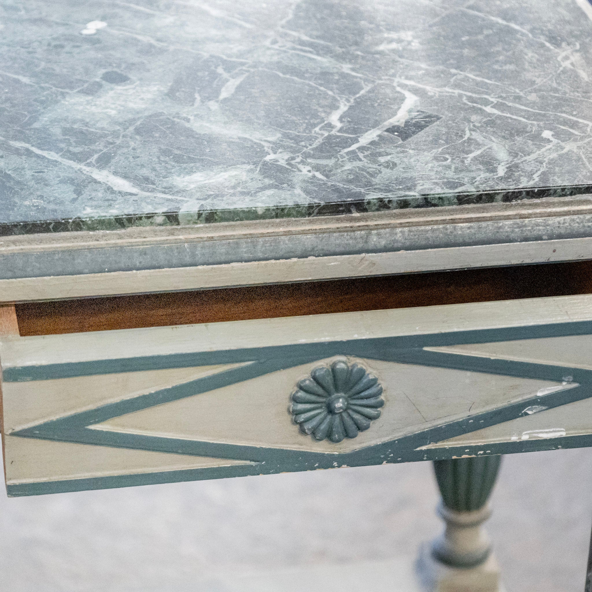 Louis XVI Side Table with Shelf – Marble Top & Fluted Legs in Green - Image 6