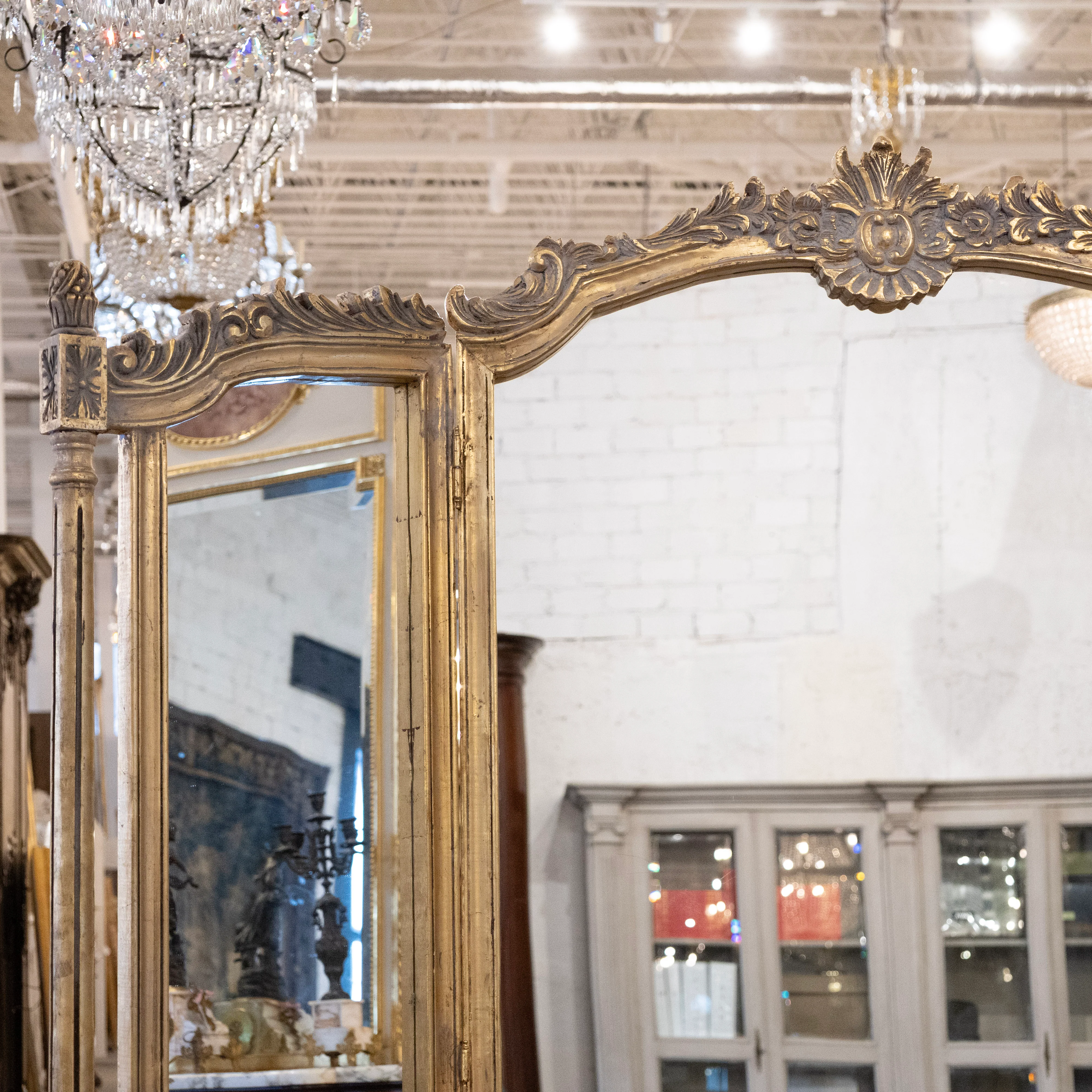 Louis XVI Trifold Mirror – Gilded Carved Trim & Paneled Wings - Image 2