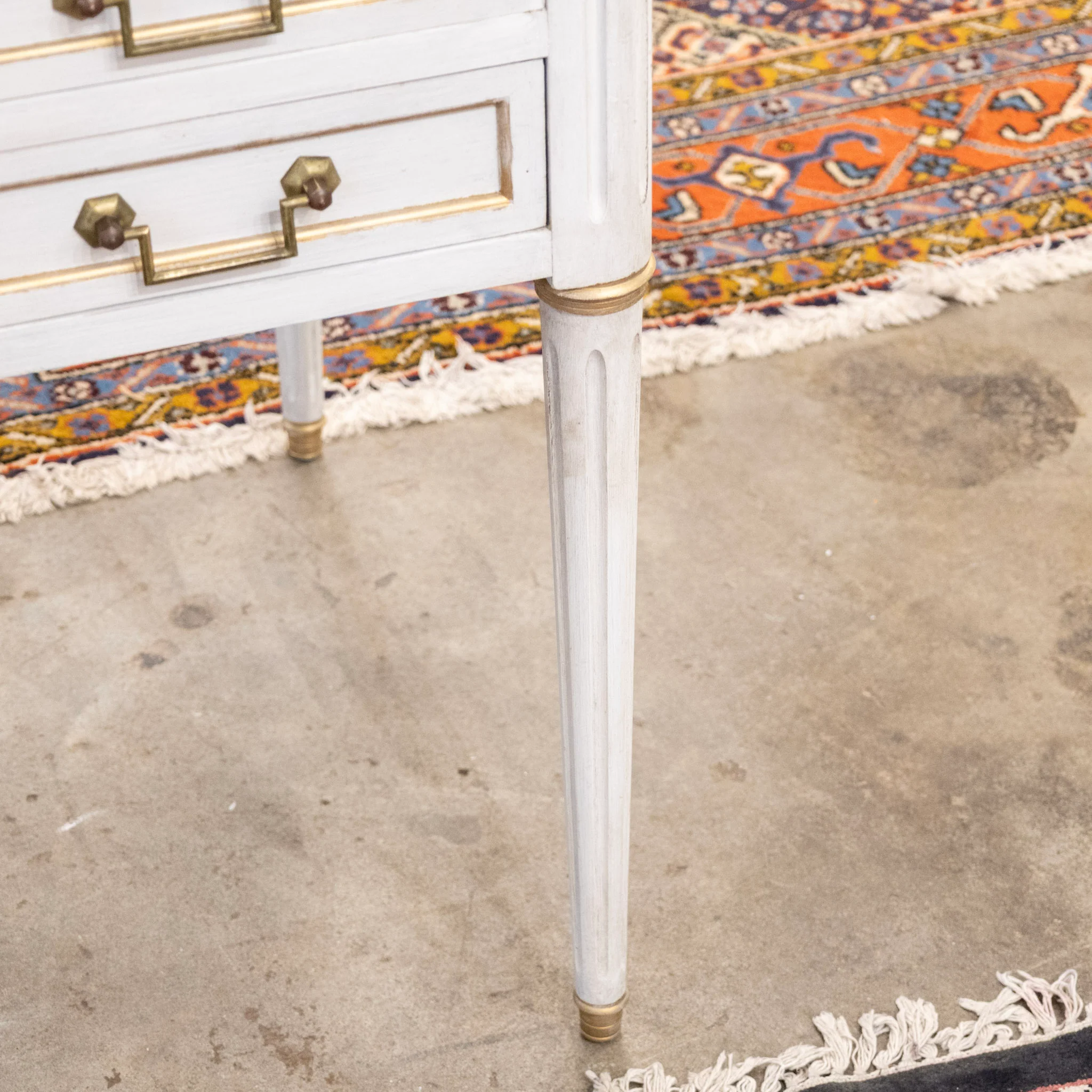 Louis XVI White Painted Desk with Gold Trim – Brown Leather Top & Slide-Out Panels - Image 10