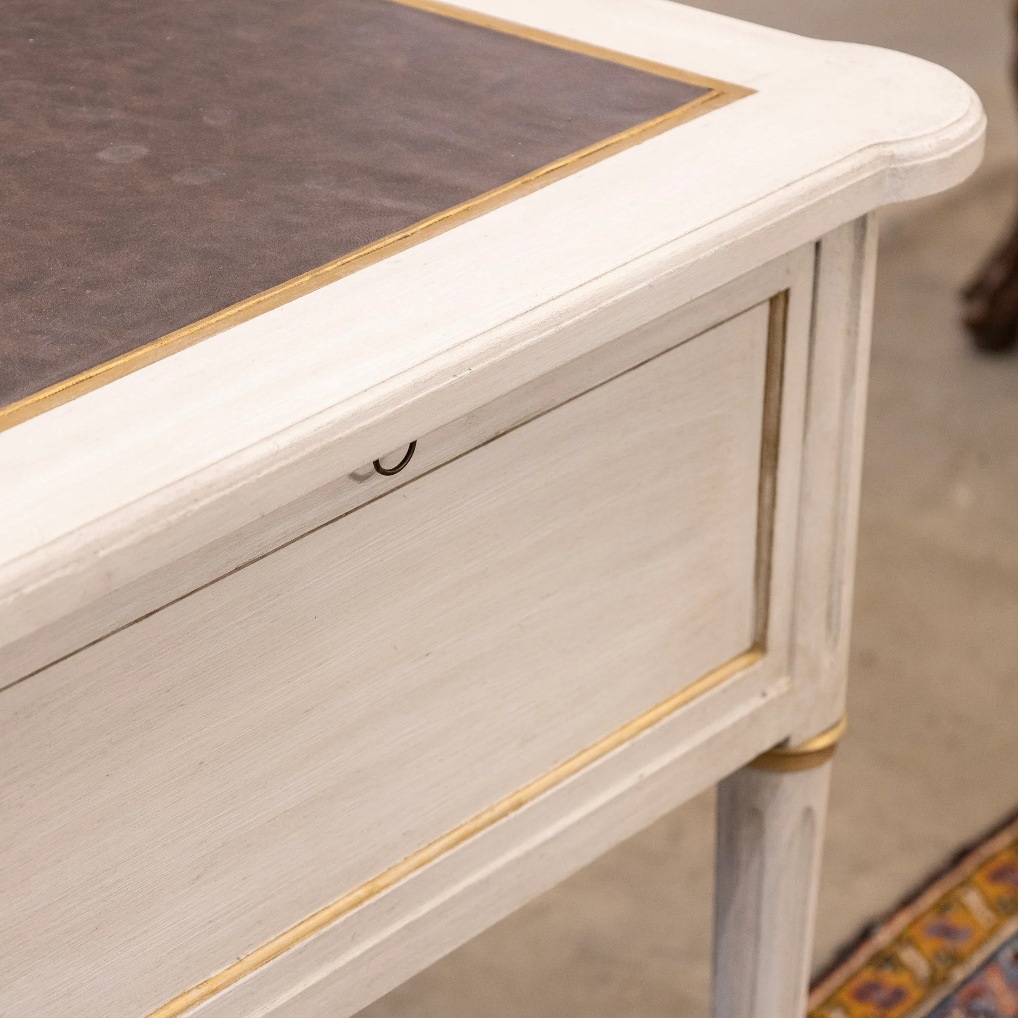 Louis XVI White Painted Desk with Gold Trim – Brown Leather Top & Slide-Out Panels - Image 9
