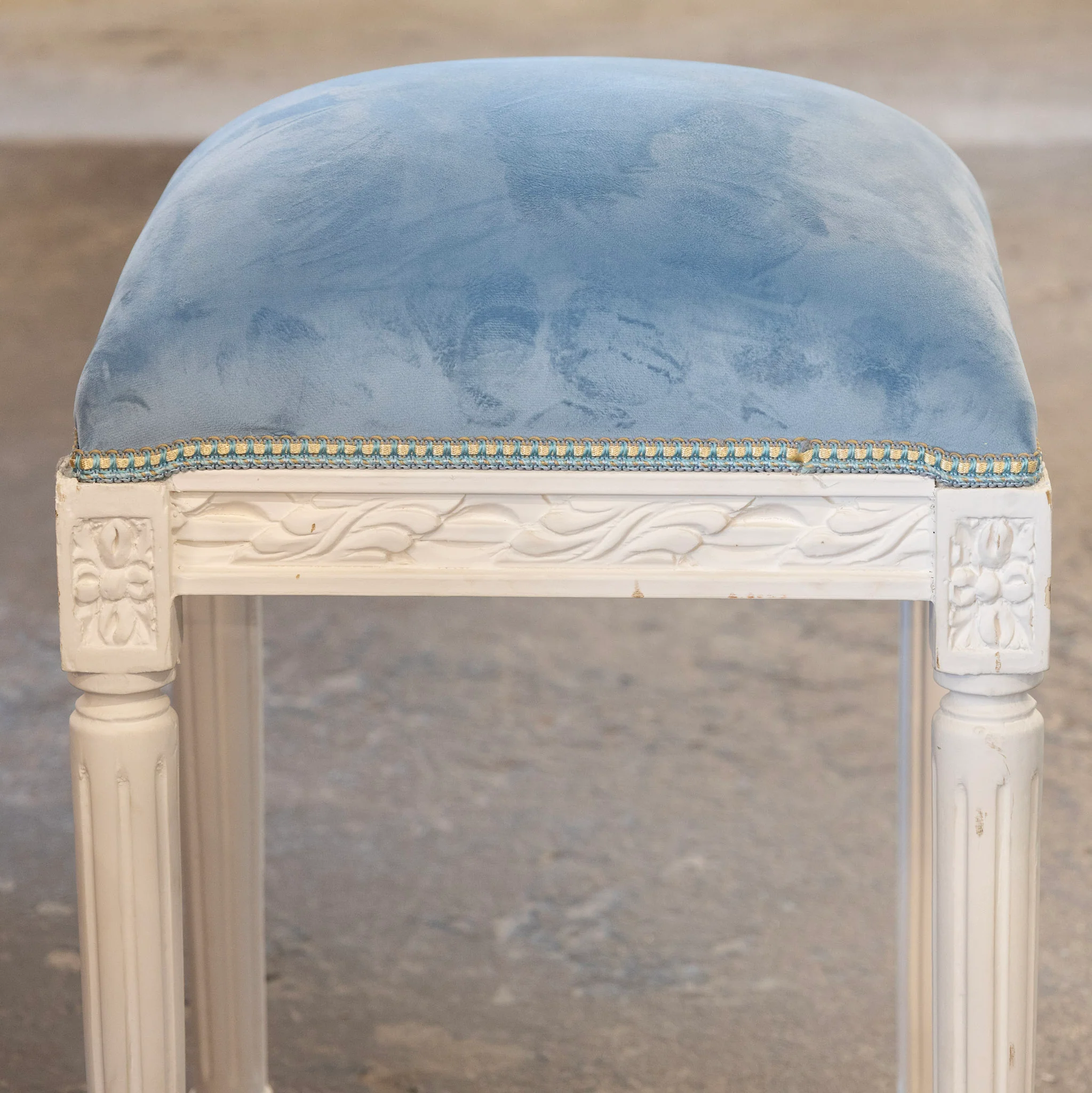 Louis XVI White Stool – Carved Trim & Baby Blue Velvet Seat - Image 3