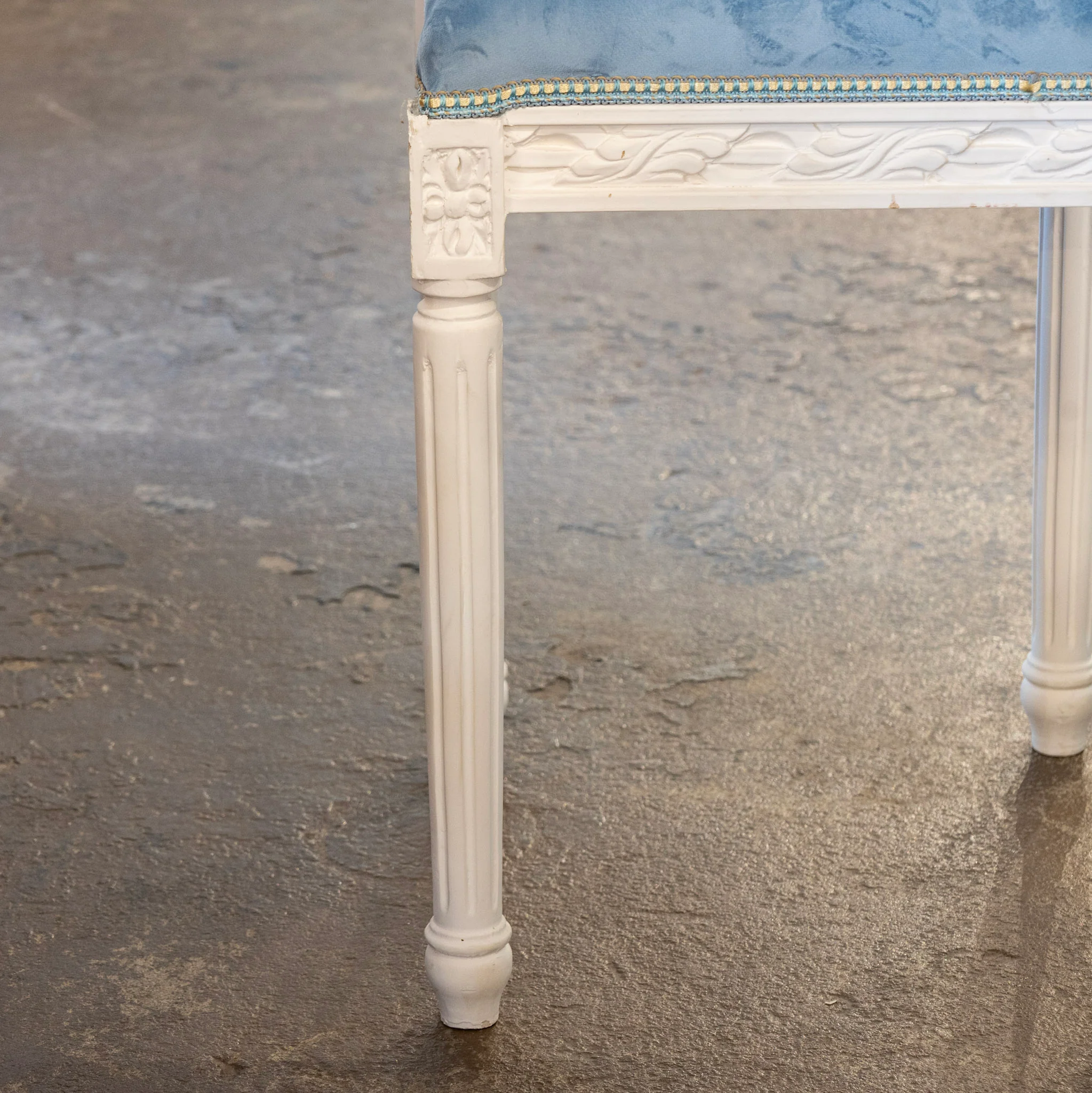 Louis XVI White Stool – Carved Trim & Baby Blue Velvet Seat - Image 4
