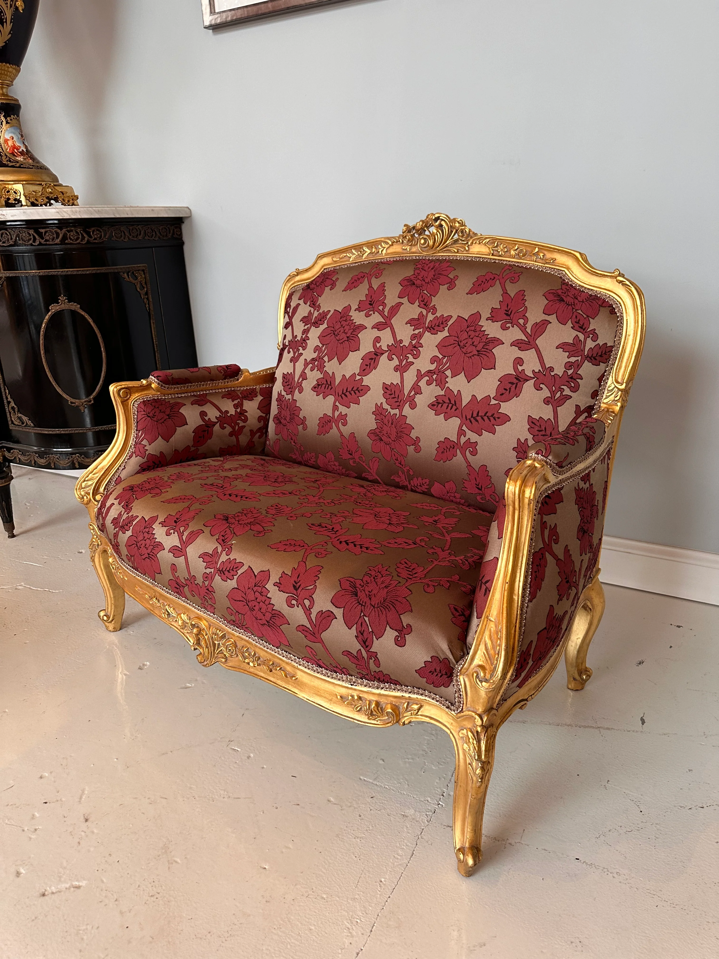 Original Antique French Small Louis XV Settee with Red Floral Fabric - Image 2