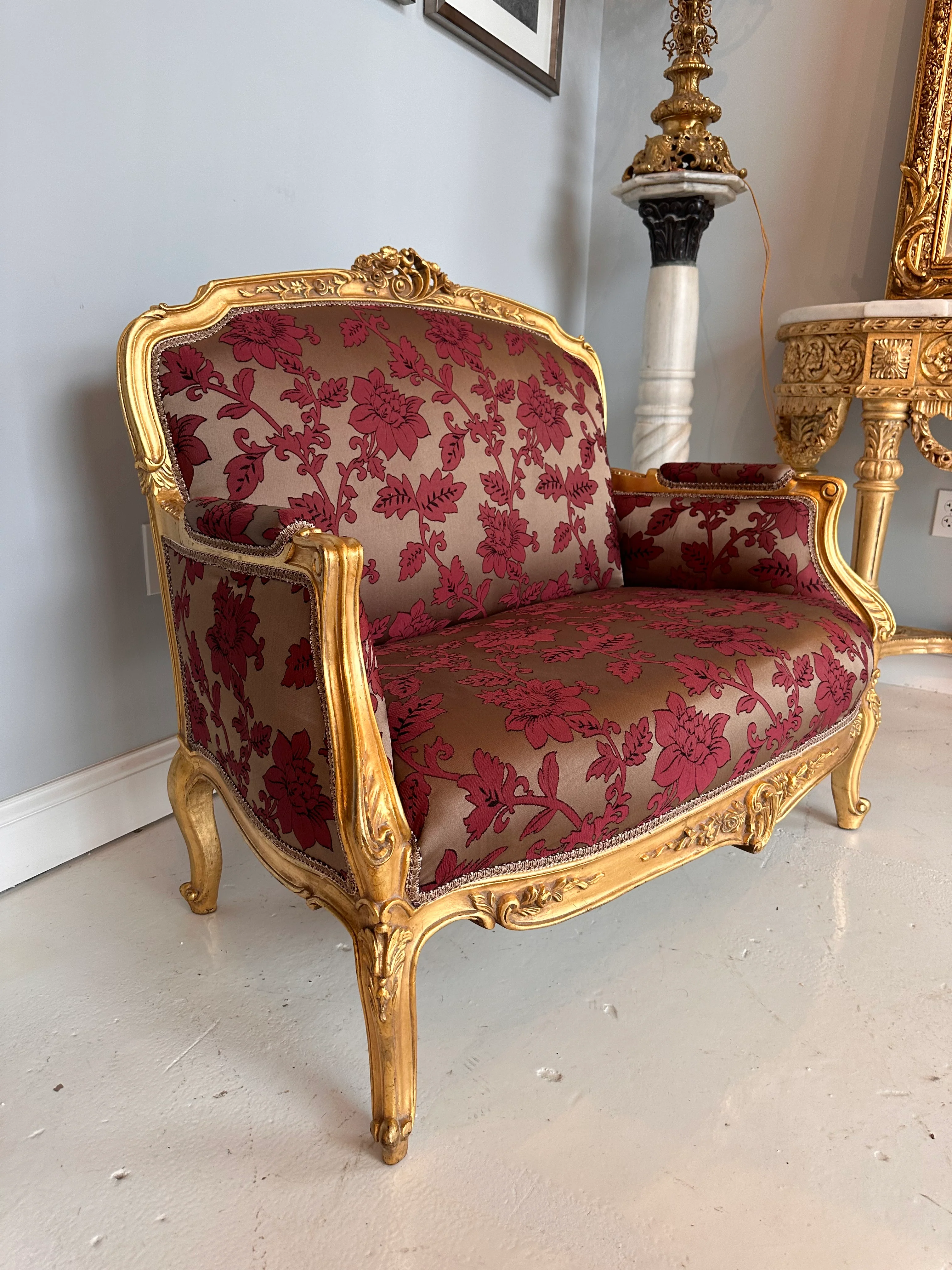 Original Antique French Small Louis XV Settee with Red Floral Fabric - Image 3