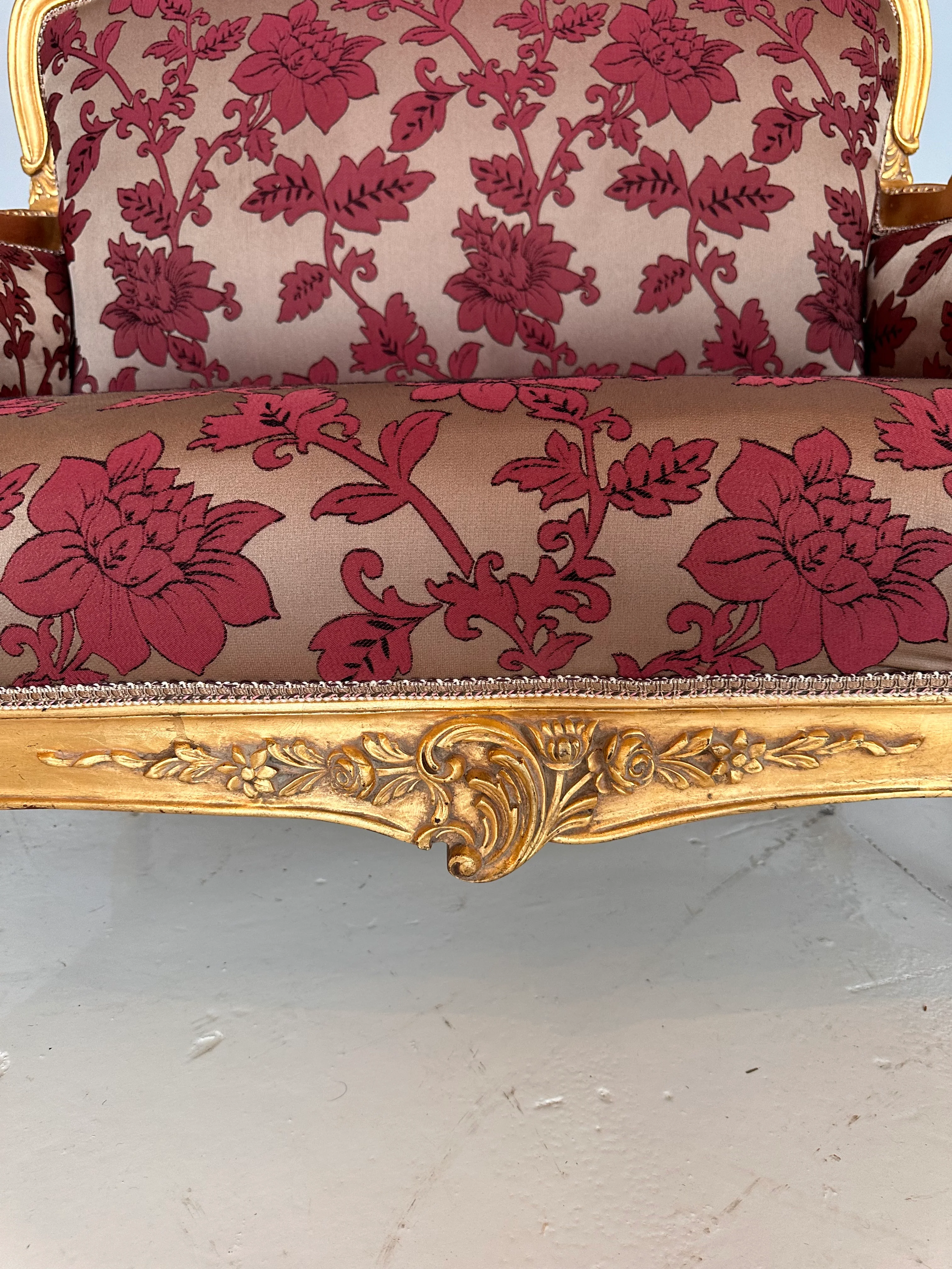Original Antique French Small Louis XV Settee with Red Floral Fabric - Image 5