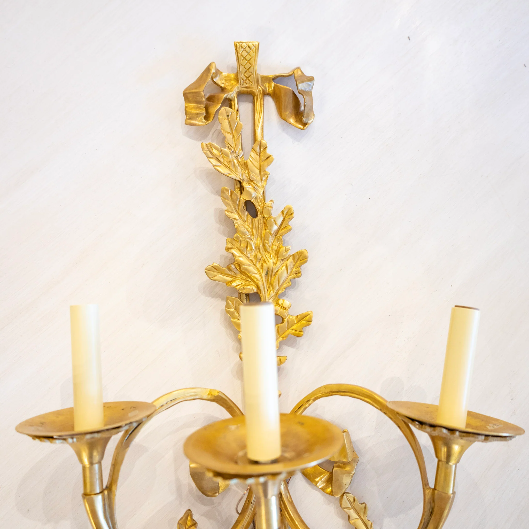 Pair of French Brass Large Wall Sconces - Scroll Arms & Leaf Frame - Image 4