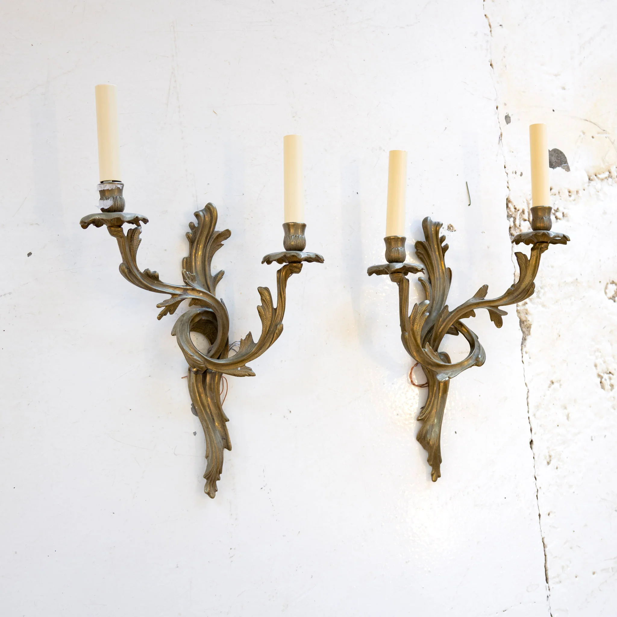 Pair of French Brass Wall Sconces - Leaf Frame - Image 2