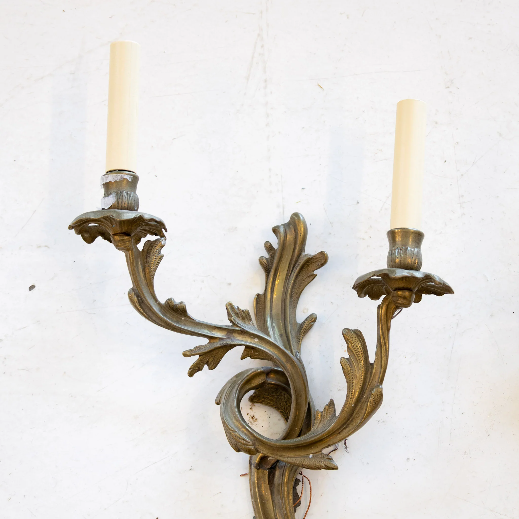 Pair of French Brass Wall Sconces - Leaf Frame - Image 3