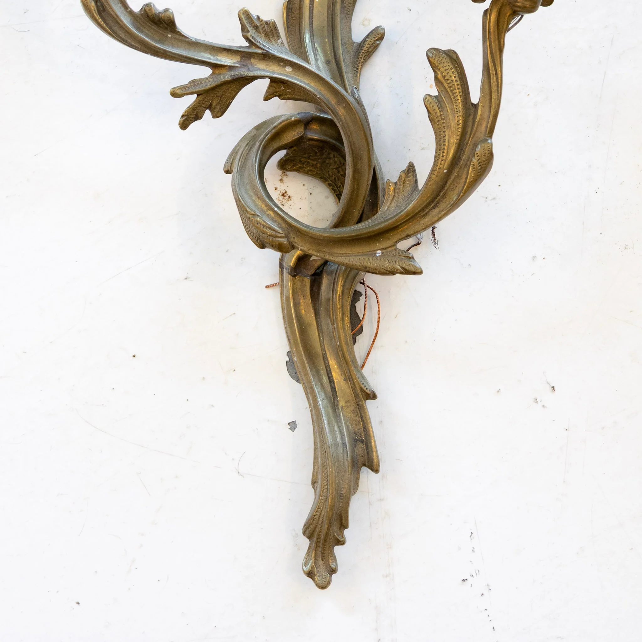 Pair of French Brass Wall Sconces - Leaf Frame - Image 4