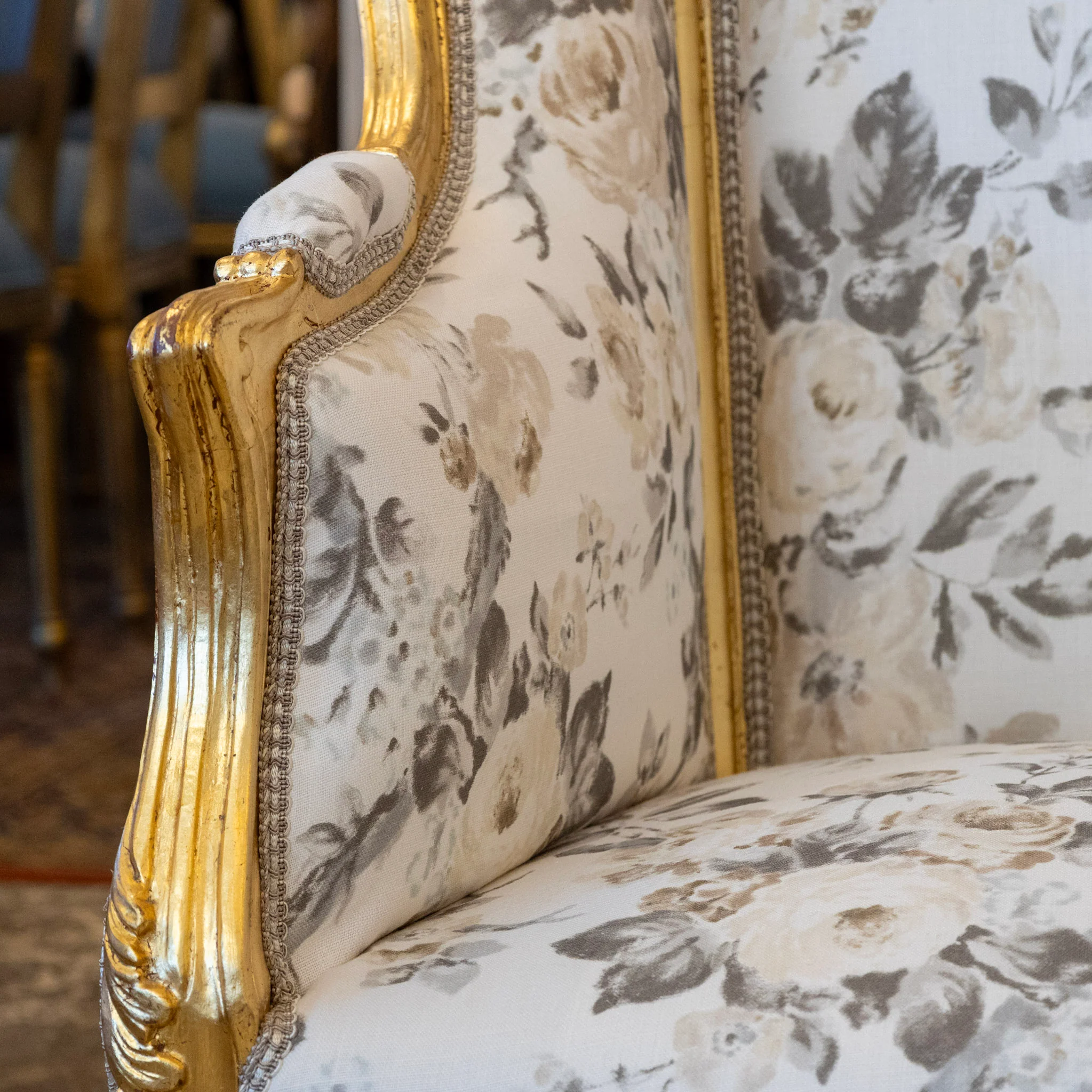 Pair of Louis XV Bergère Chairs – Gilded Frame & Floral Linen Upholstery - Image 4