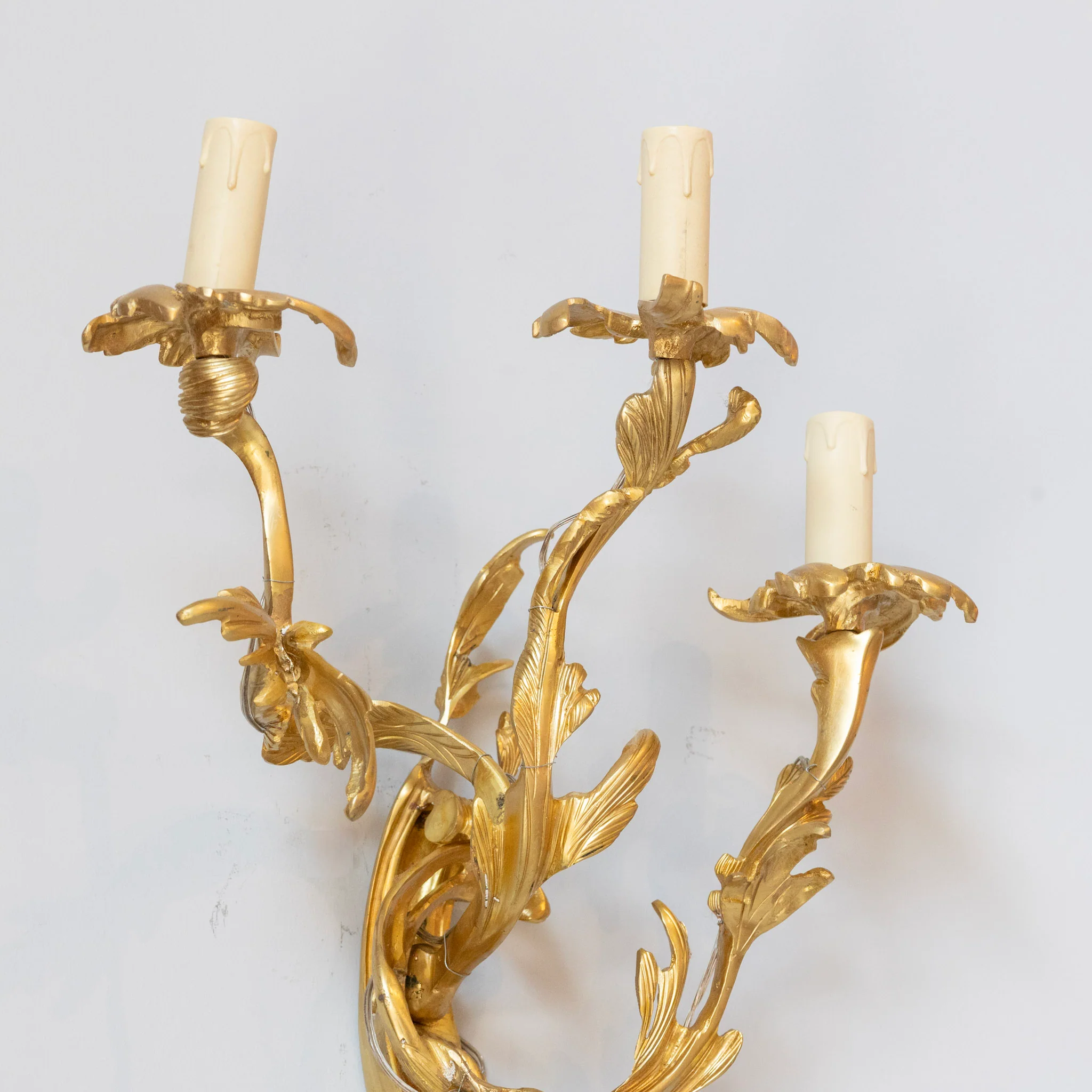 Louis XV Gilded Sconce – Bright Gold with Leaf Carved Frame - Image 3