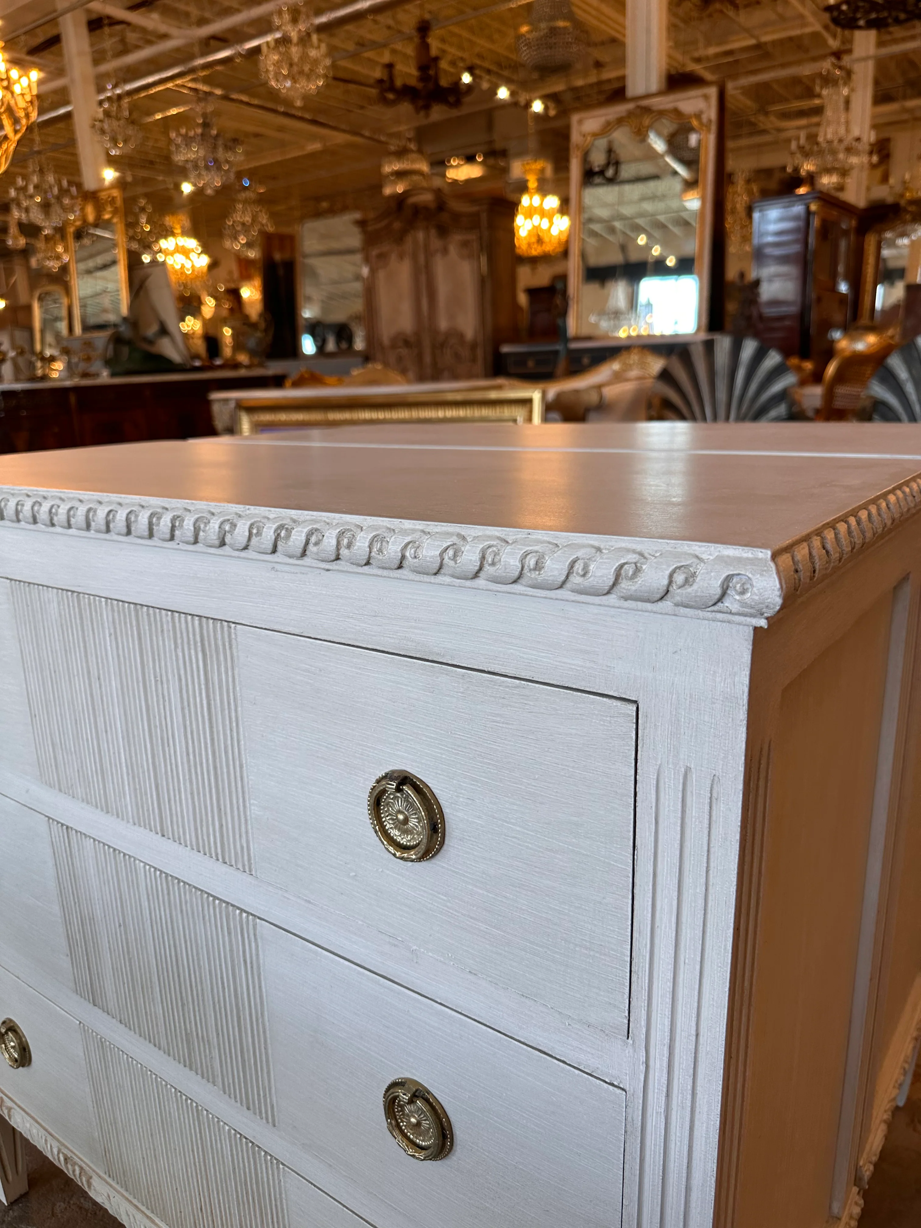 Rope Swirl Trim & Reeded Swedish Chest - Image 3