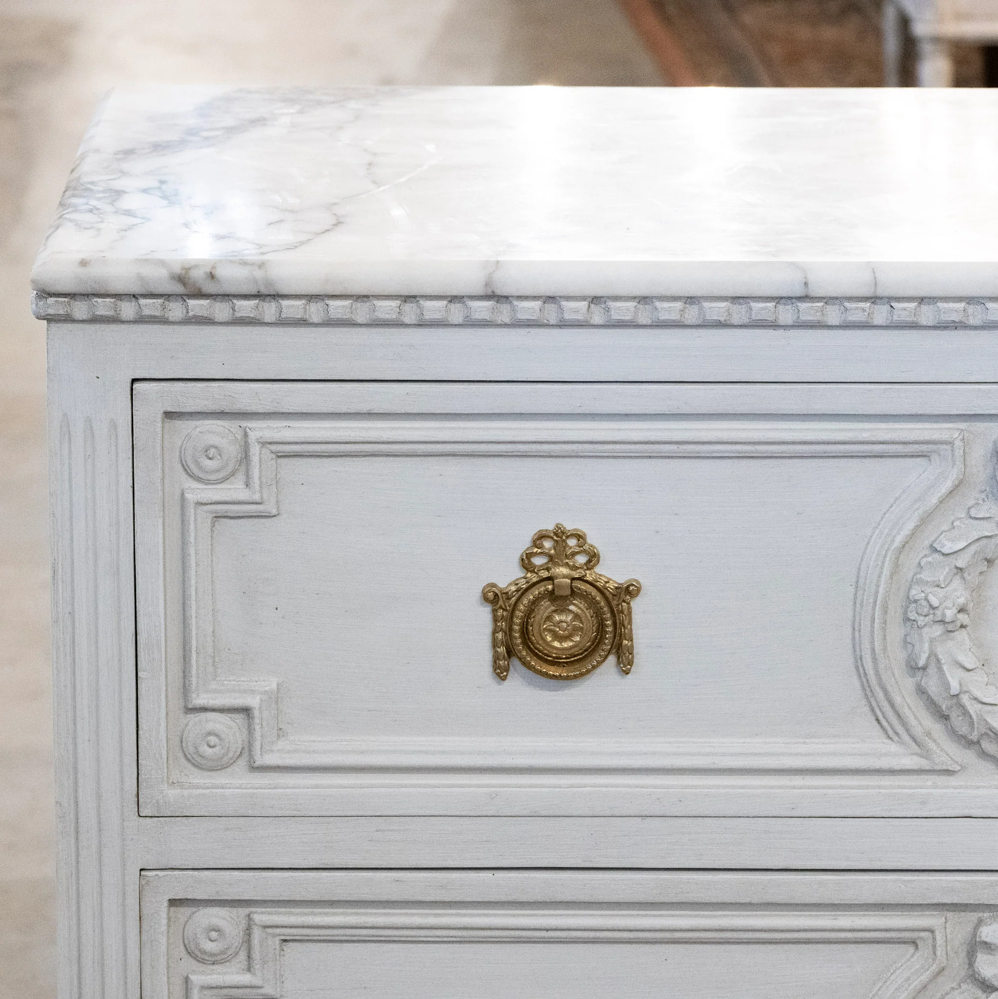 Swedish 2-Drawer Chest – Carved Wreath & Shell Trim in Dove White with White Marble Top - Image 9