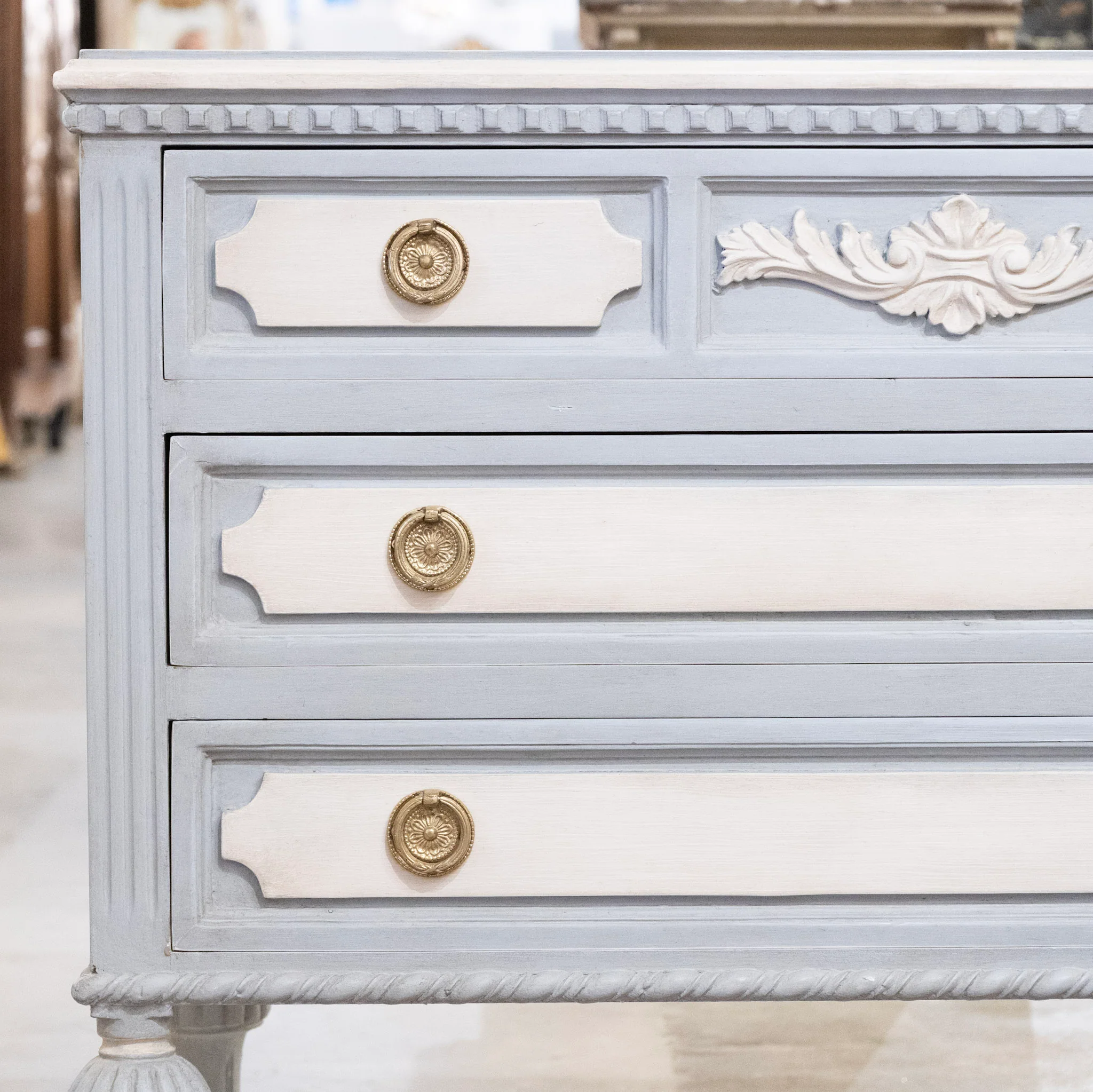 Swedish 3-Drawer Chest – Blue & White Finish with Floral Carving - Image 5