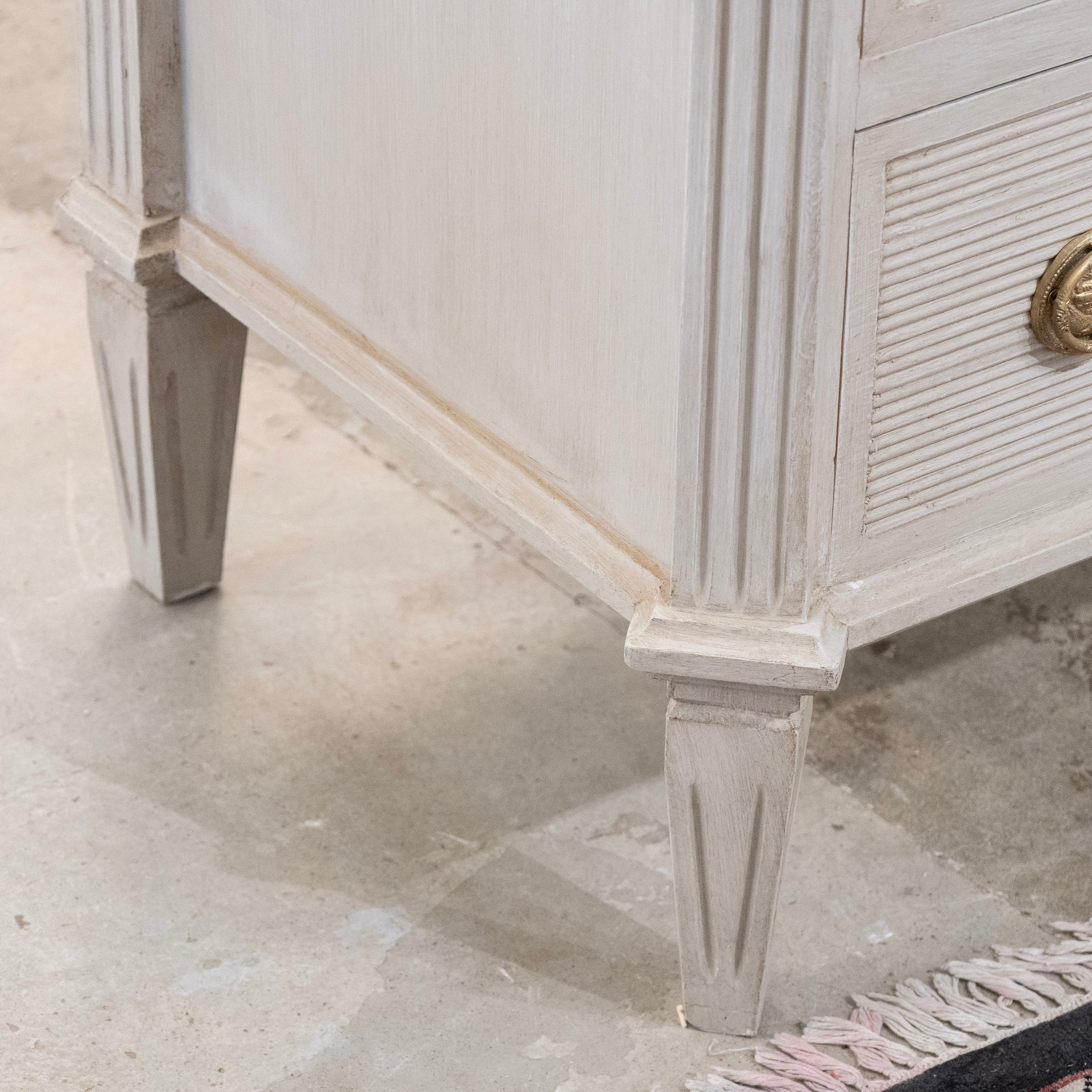 Swedish 3-Drawer Chest – Canted Corners & Reeded Drawers in French Grey - Image 9