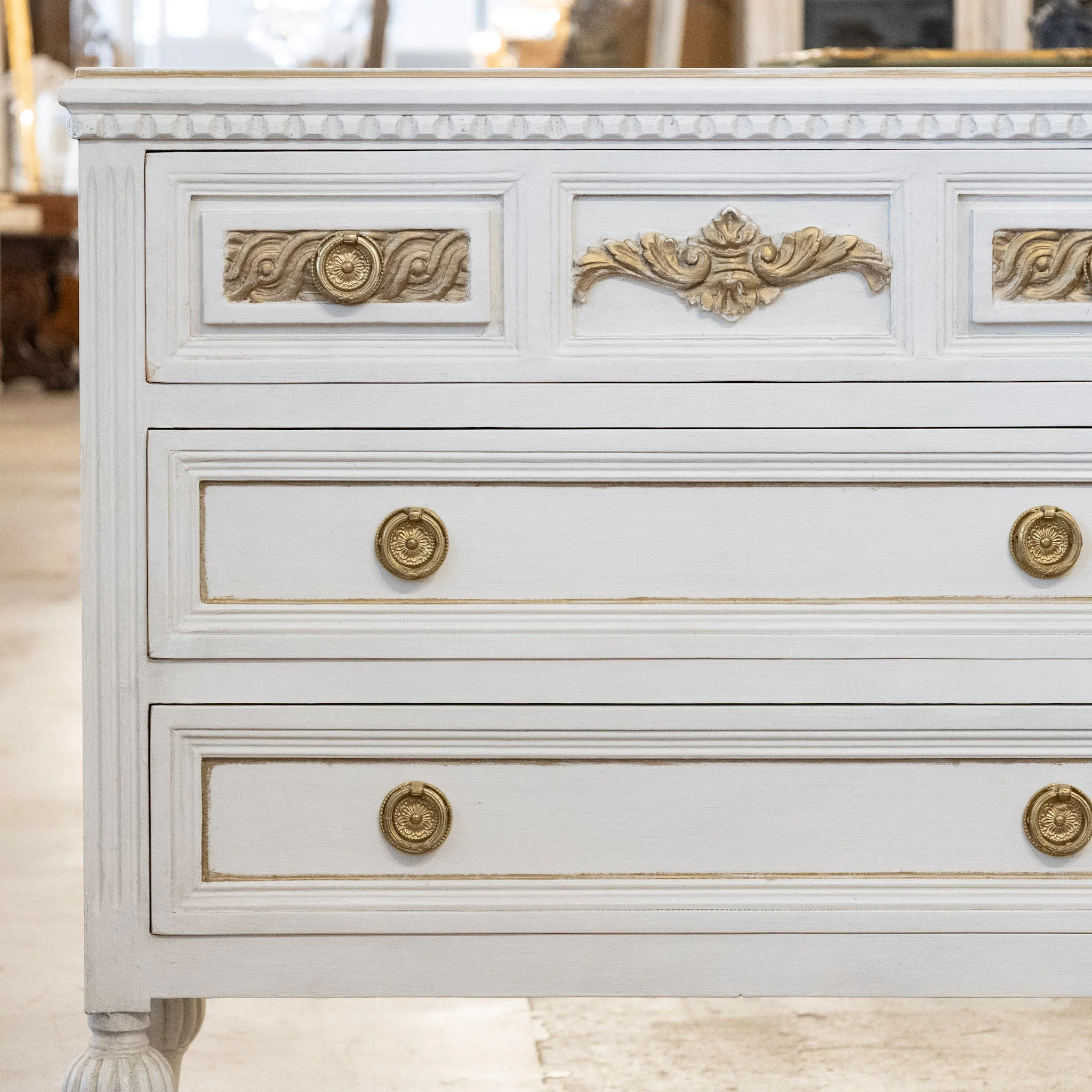 Swedish 3-Drawer Chest – Carved Gilded Detail & Ballerina Legs in Dove White - Image 4