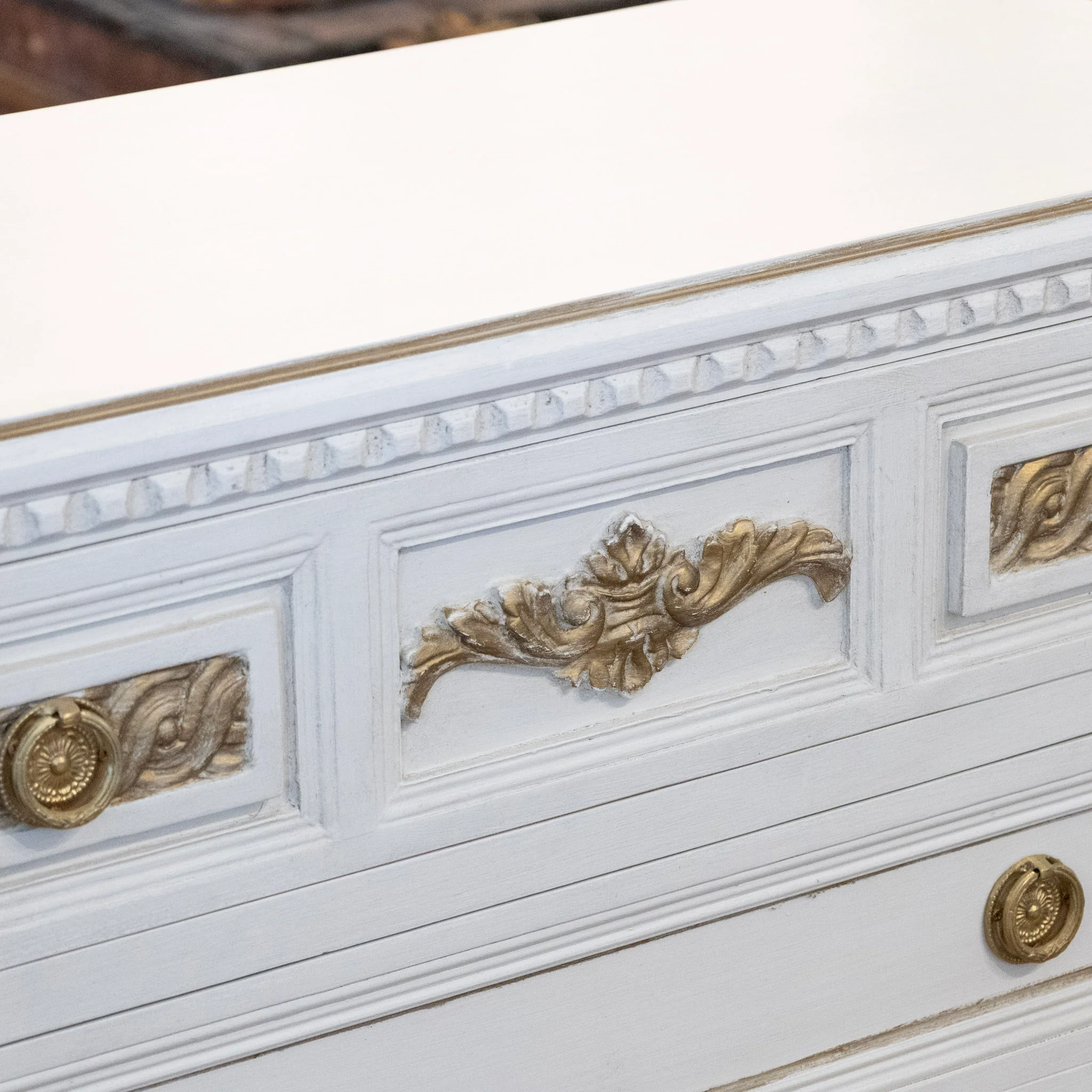 Swedish 3-Drawer Chest – Carved Gilded Detail & Ballerina Legs in Dove White - Image 5
