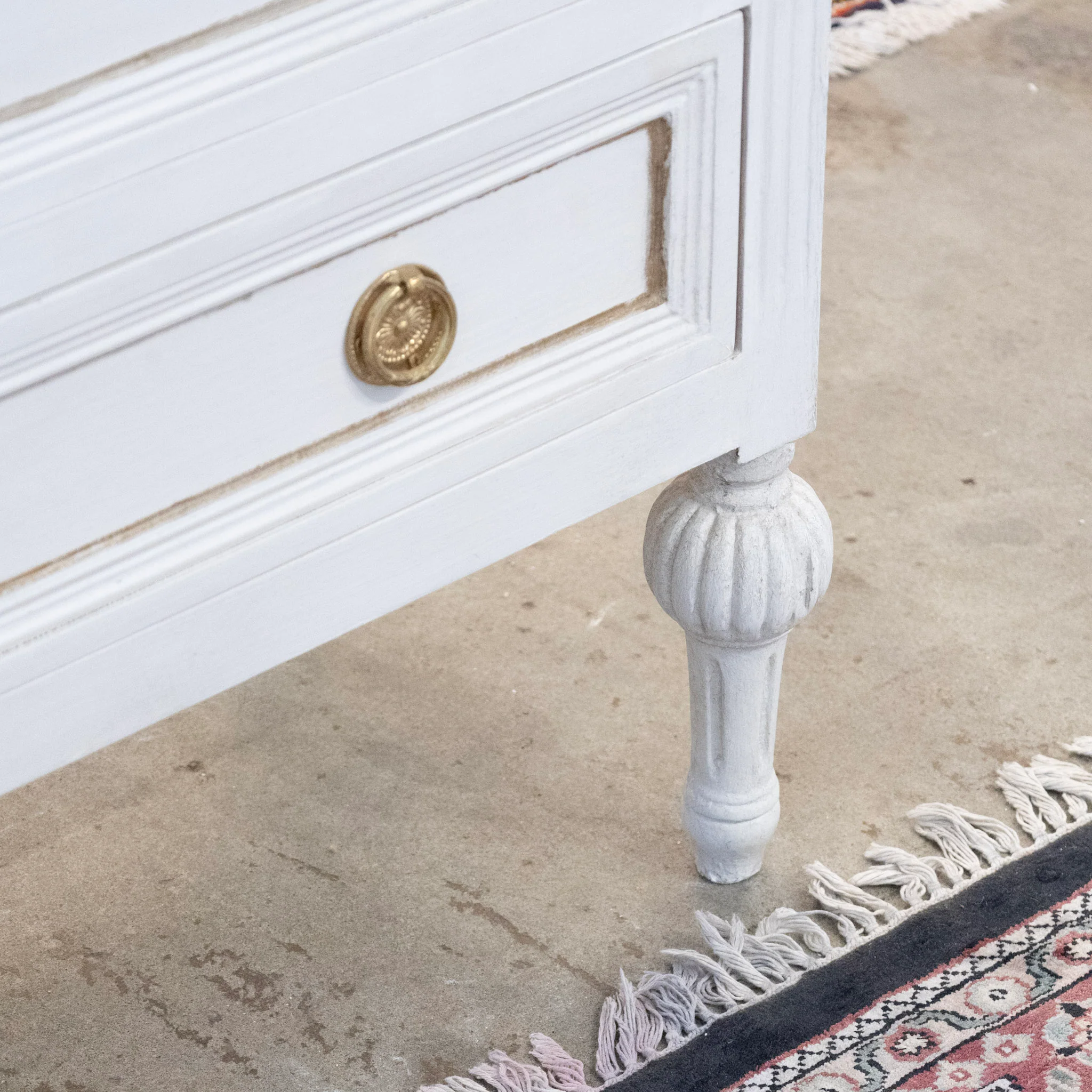 Swedish 3-Drawer Chest – Carved Gilded Detail & Ballerina Legs in Dove White - Image 7