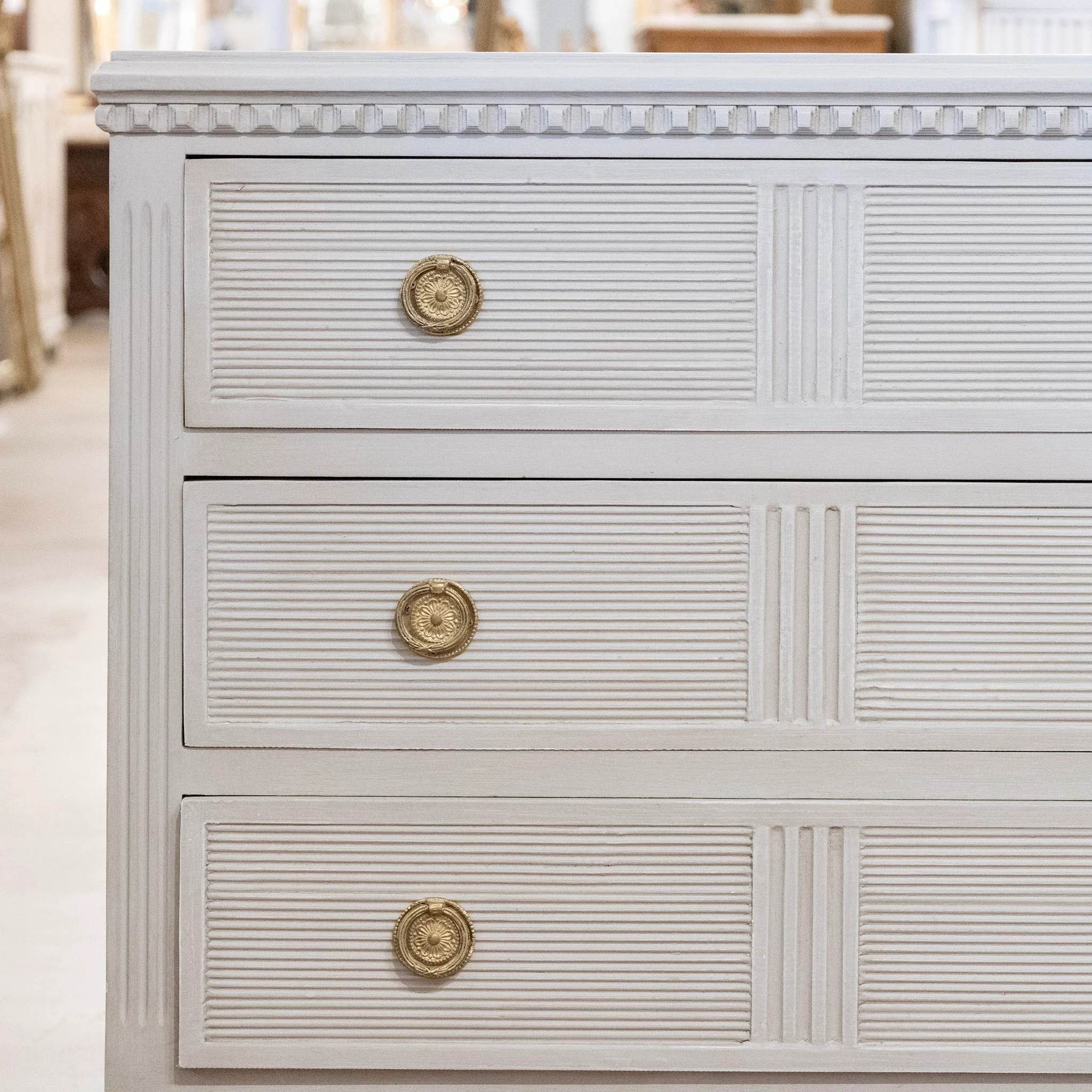 Swedish 3-Drawer Chest – Fluted & Reeded Drawers in French Grey - Image 4