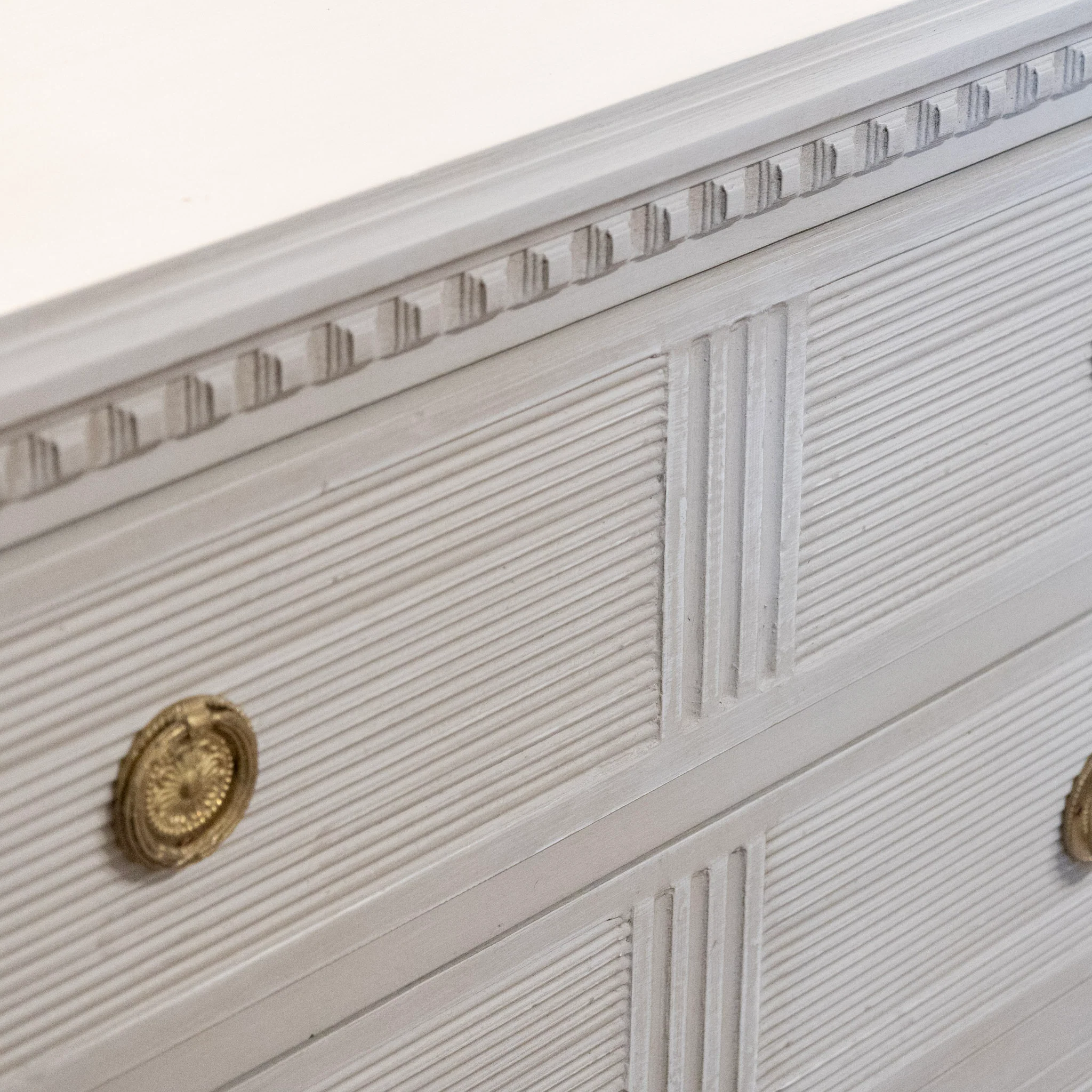 Swedish 3-Drawer Chest – Fluted & Reeded Drawers in French Grey - Image 7