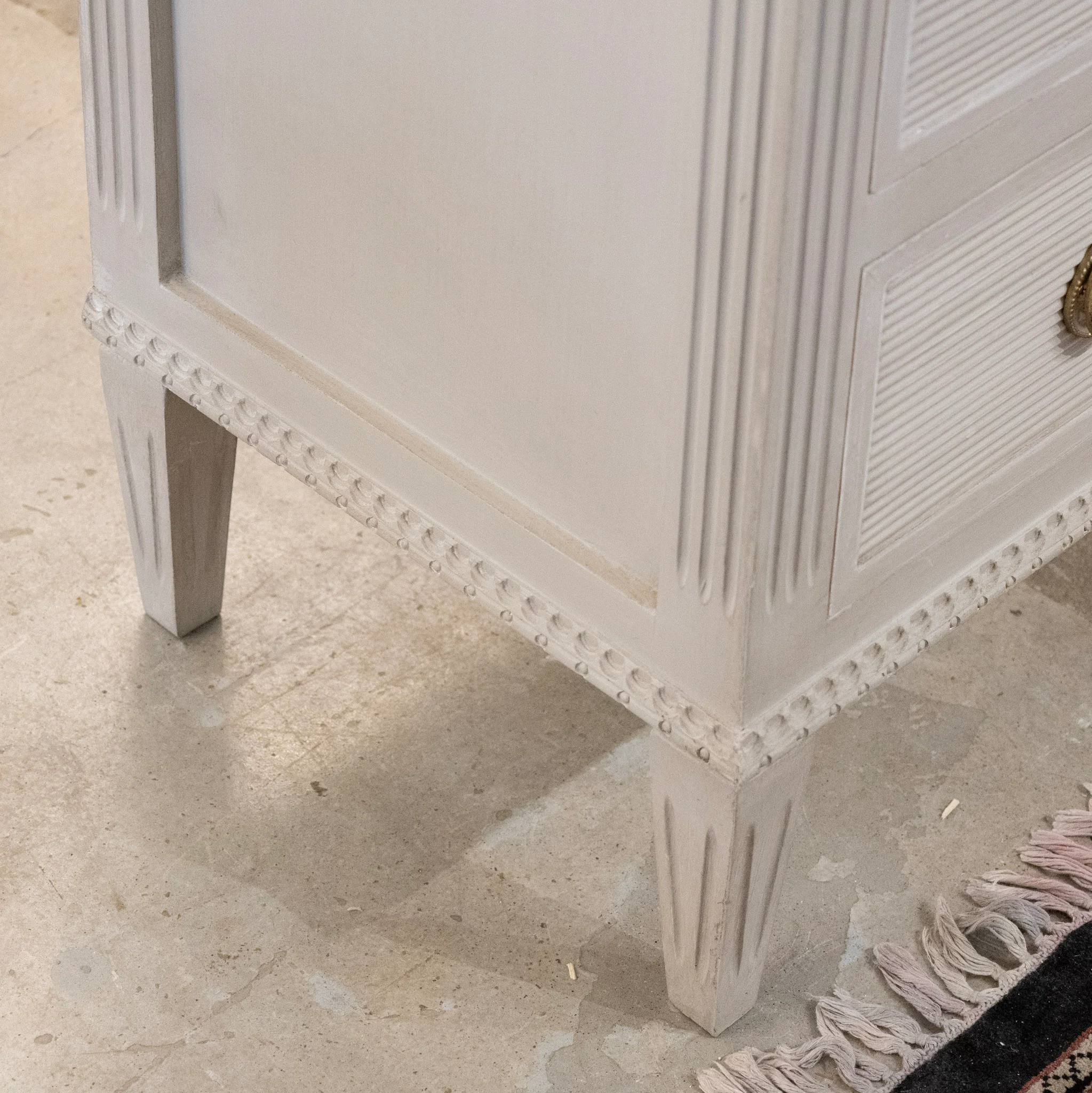 Swedish 3-Drawer Chest – Fluted & Reeded Drawers in French Grey - Image 9