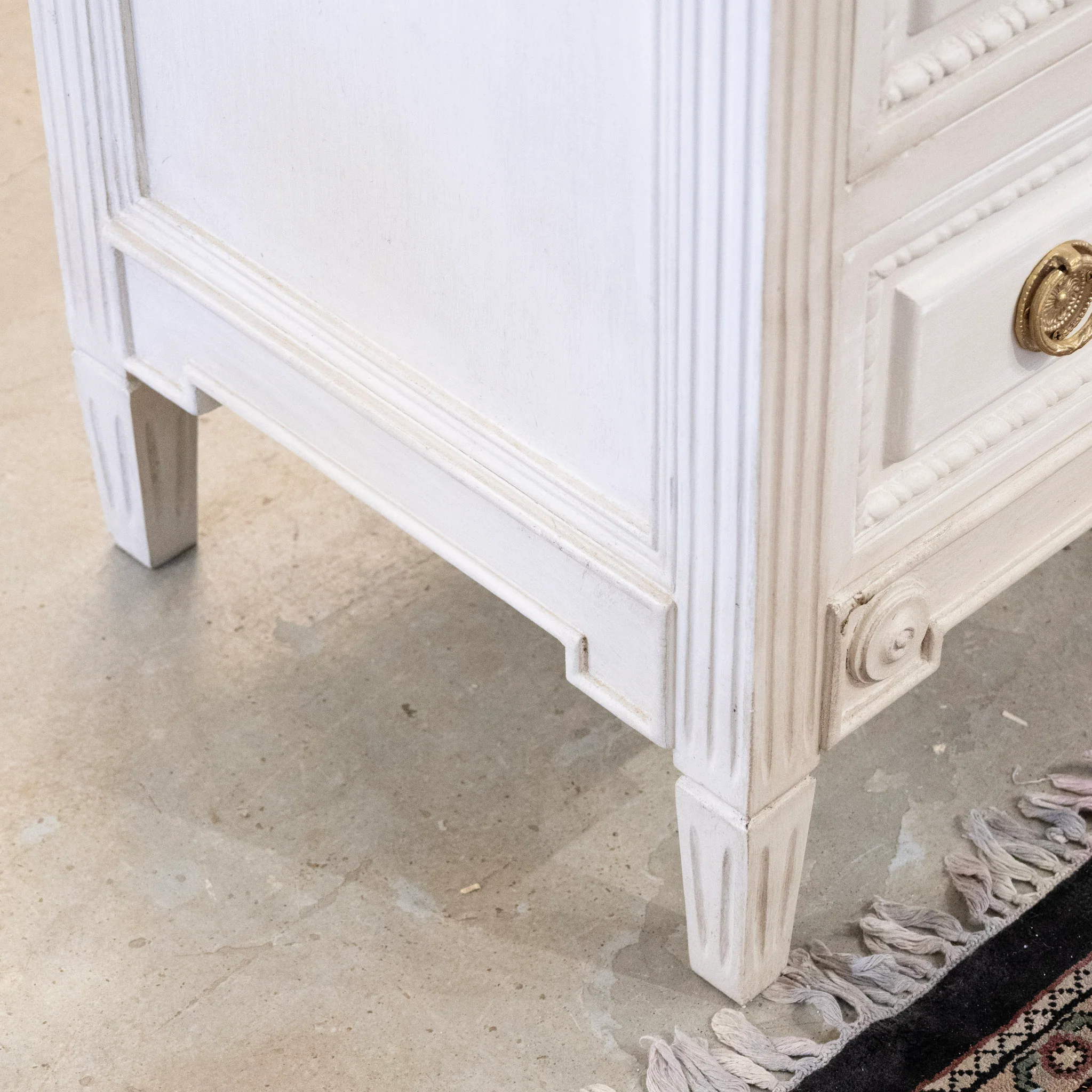 Swedish 3-Drawer Chest – Gilded Floral Carvings & Rope Trim in Dove White - Image 9