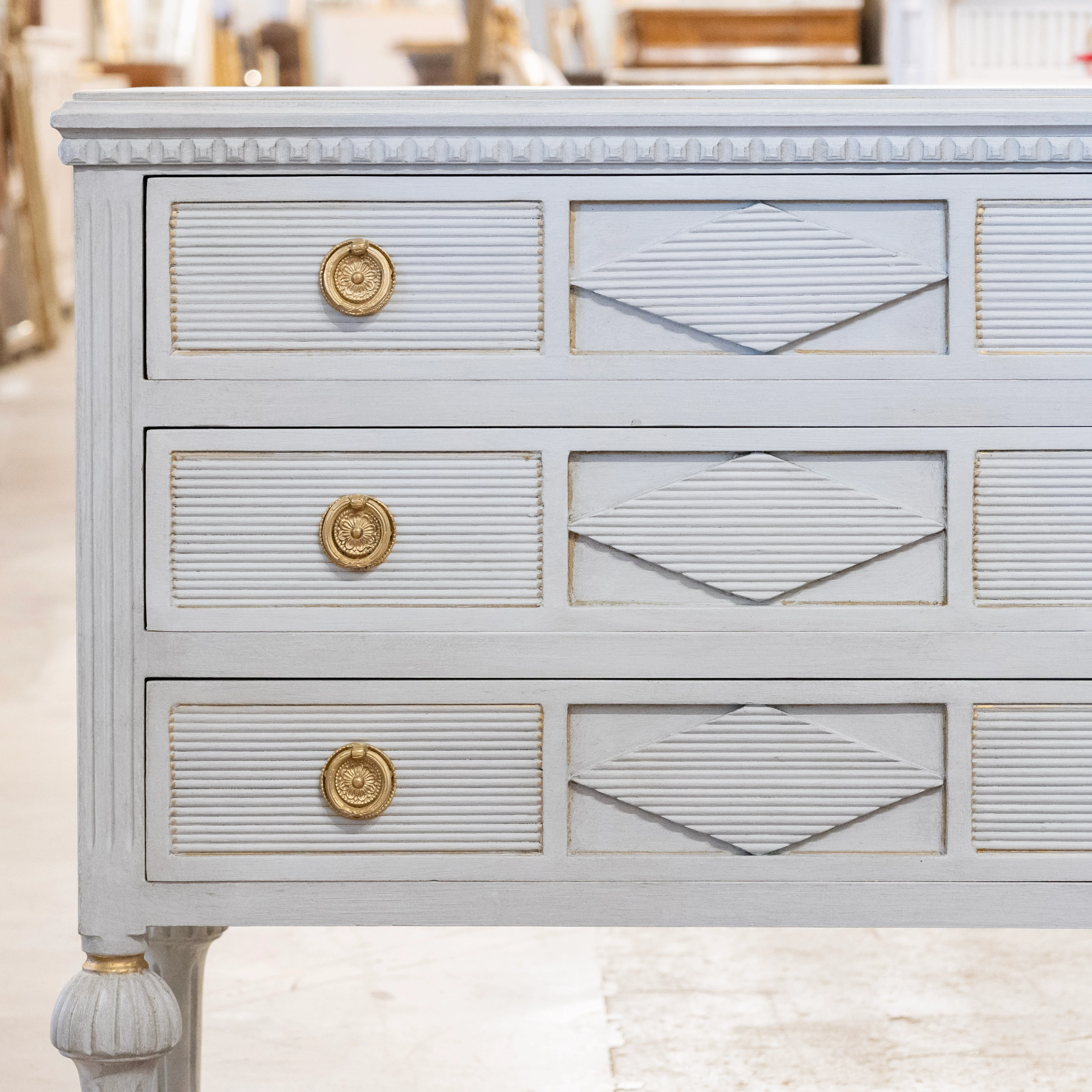 Swedish 3-Drawer Chest – Reeded & Diamond Carved Trim in French Grey - Image 4