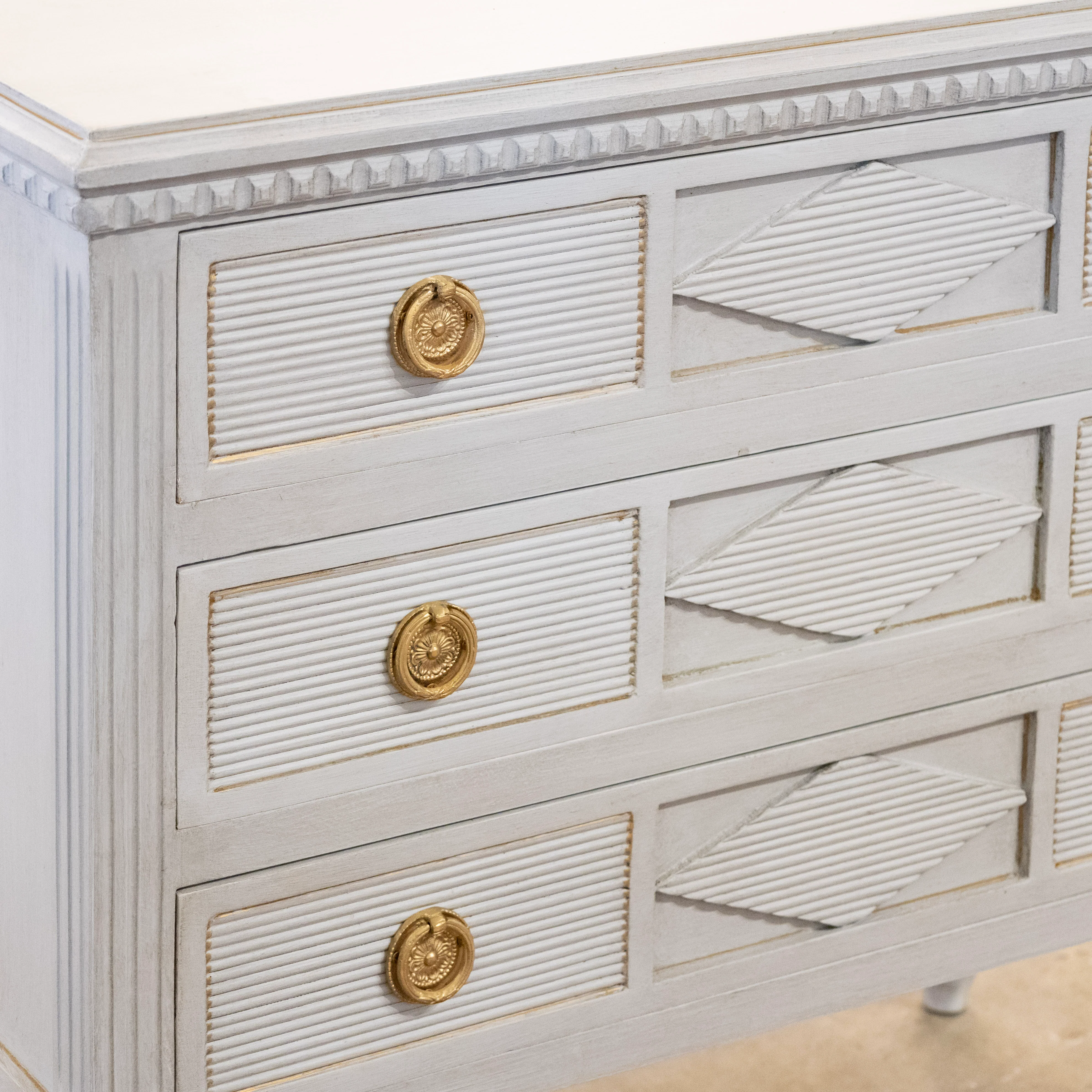 Swedish 3-Drawer Chest – Reeded & Diamond Carved Trim in French Grey - Image 5