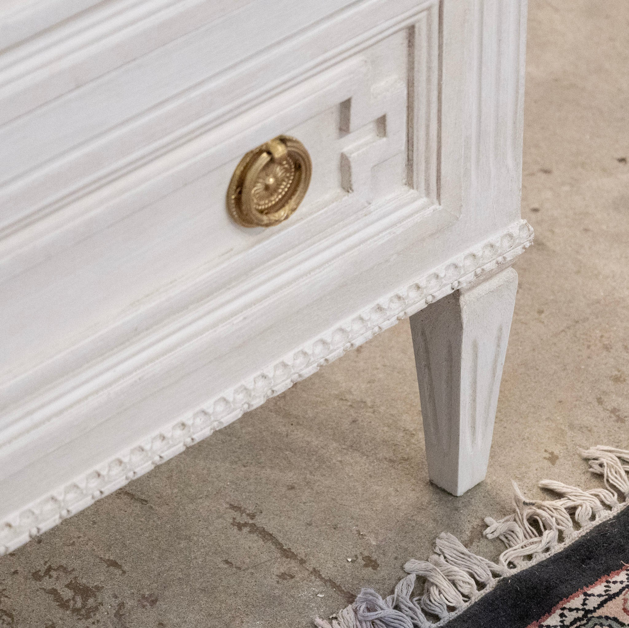 Swedish 3-Drawer Chest With Floral Garland Carving in Soft White - Image 6