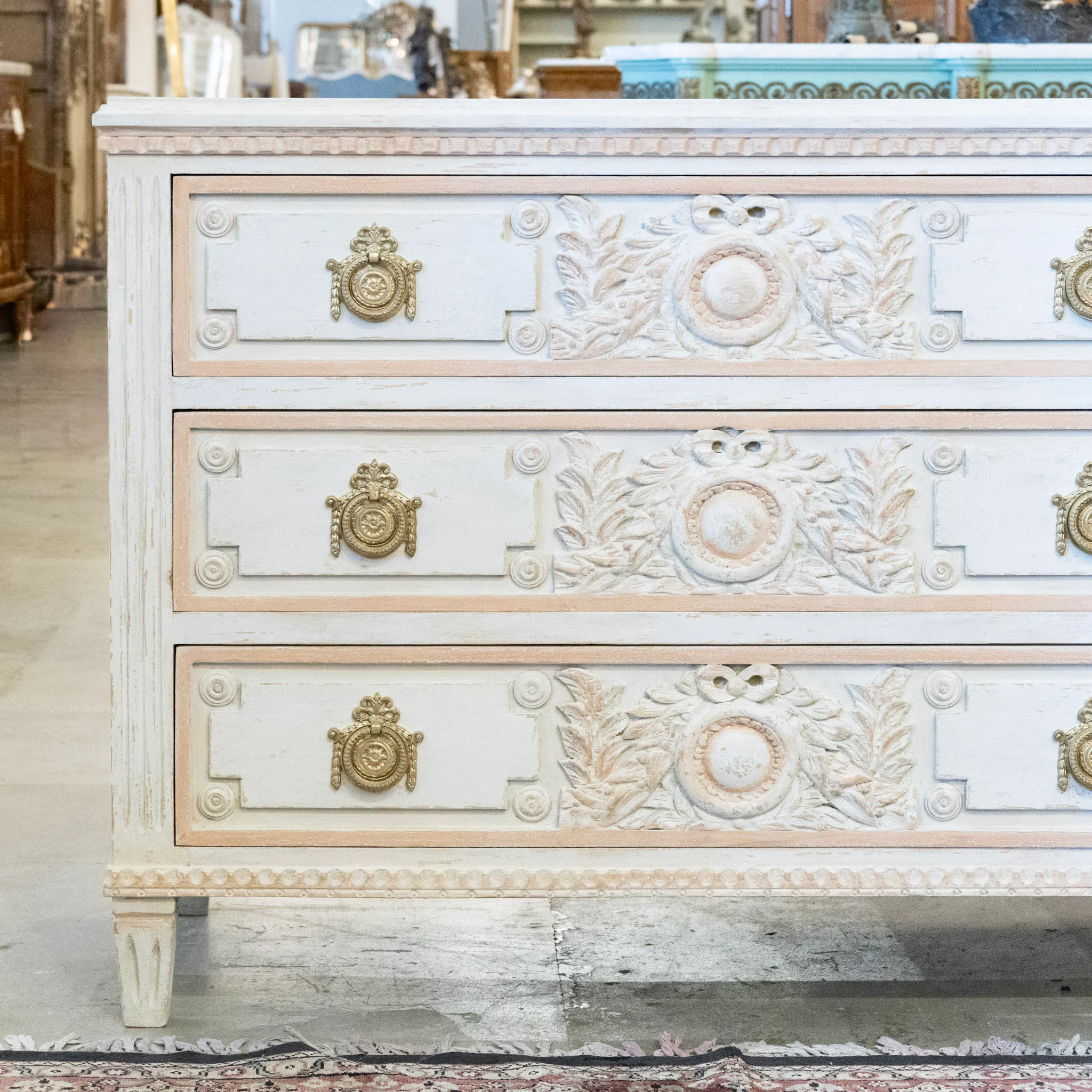 Swedish 3-Drawer Chest – Wreath Carvings in White and Pink Textured Finish - Image 4
