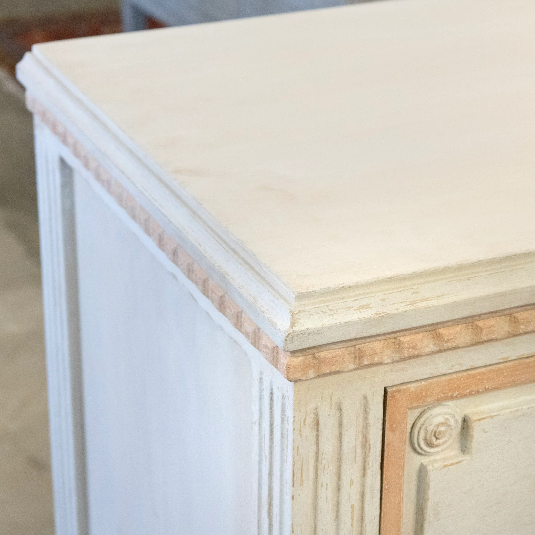 Swedish 3-Drawer Chest – Wreath Carvings in White and Pink Textured Finish - Image 7