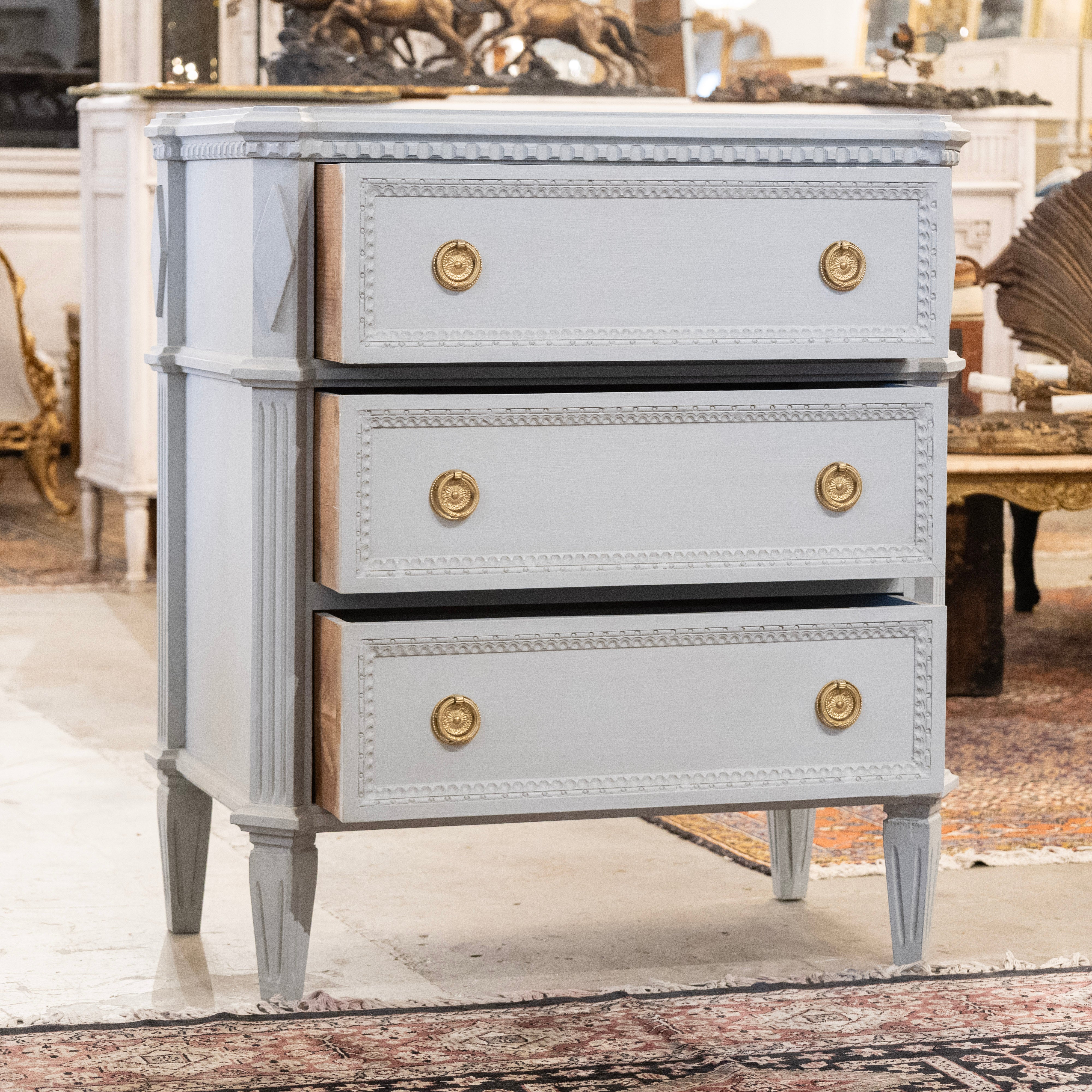 Swedish 3-Drawer Nightstand – Canted Diamond Corners & Beaded Trim in French Grey - Image 3