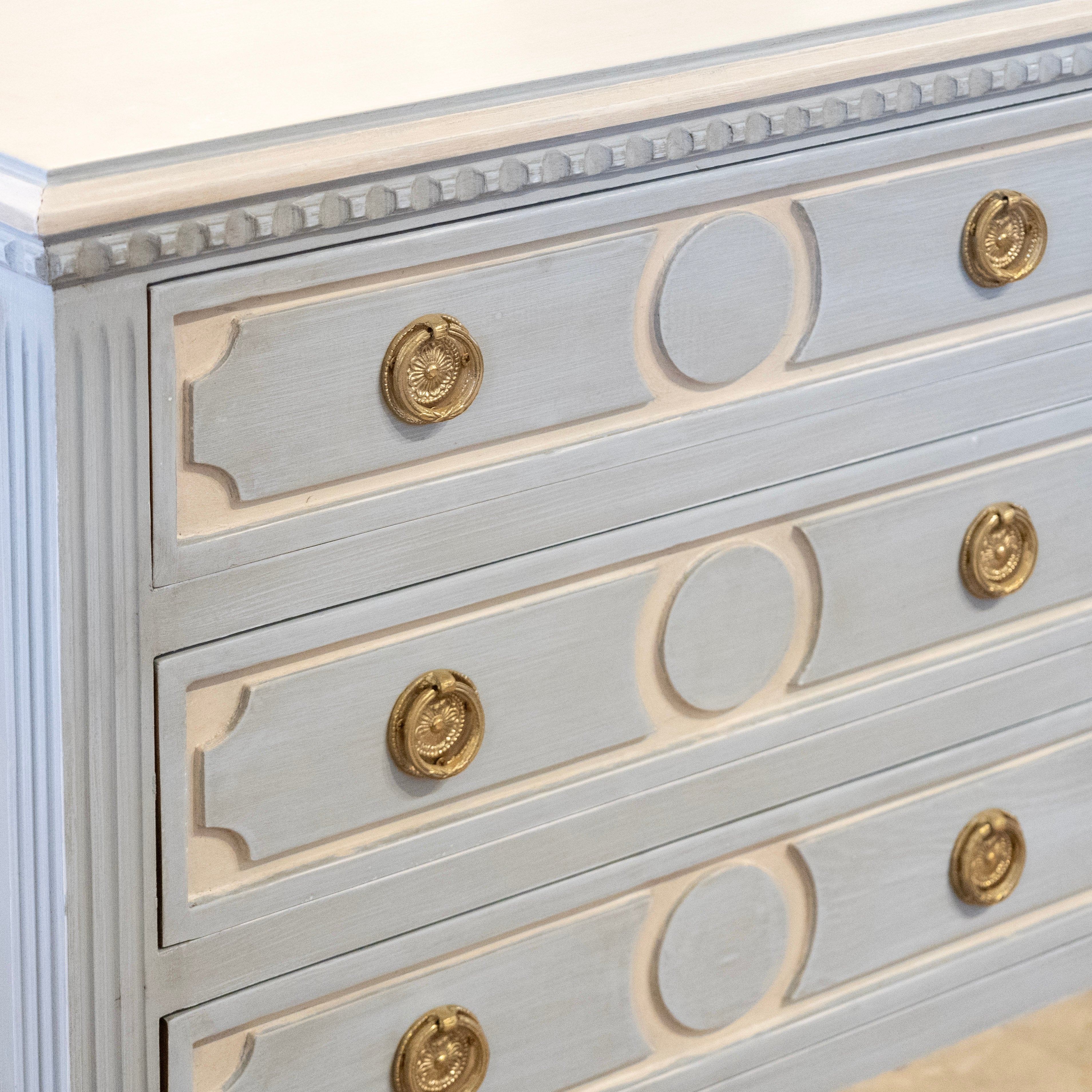 Swedish 3-Drawer Nightstand – Carved Circle Trim & Ballerina Legs in Blue - Image 4
