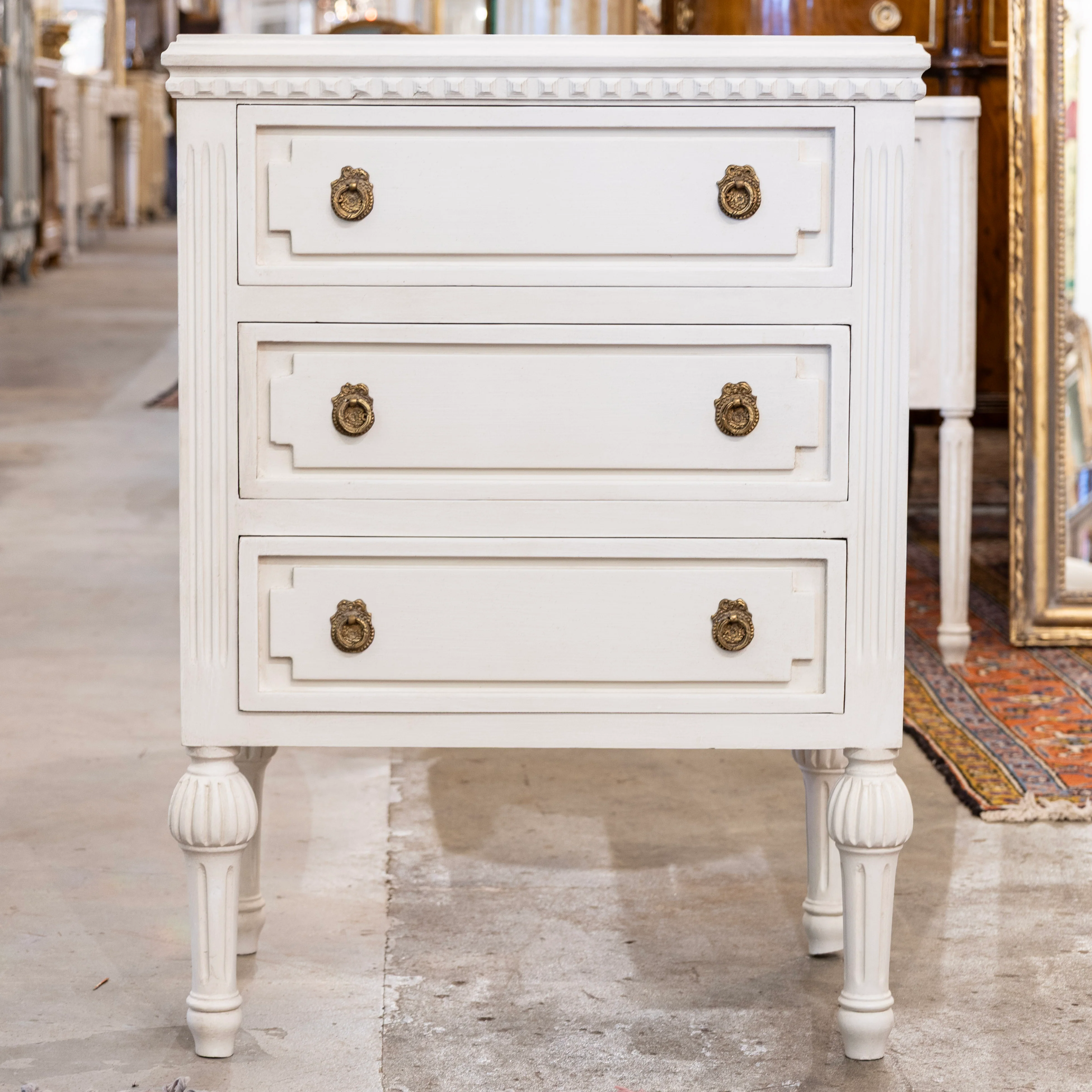 Swedish 3-Drawer Nightstand – Fluted Trim & Ballerina Legs in Dove White