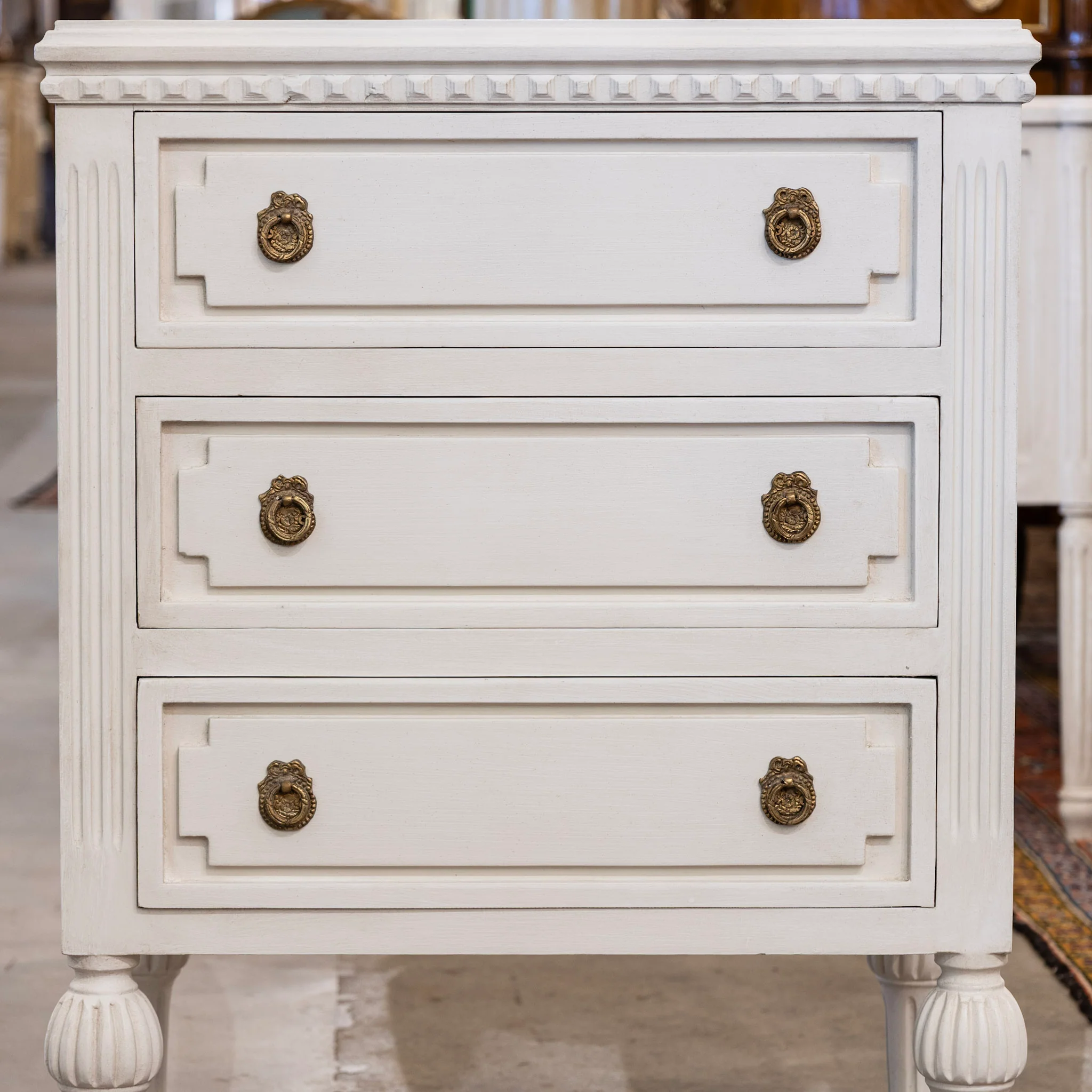 Swedish 3-Drawer Nightstand – Fluted Trim & Ballerina Legs in Dove White - Image 4