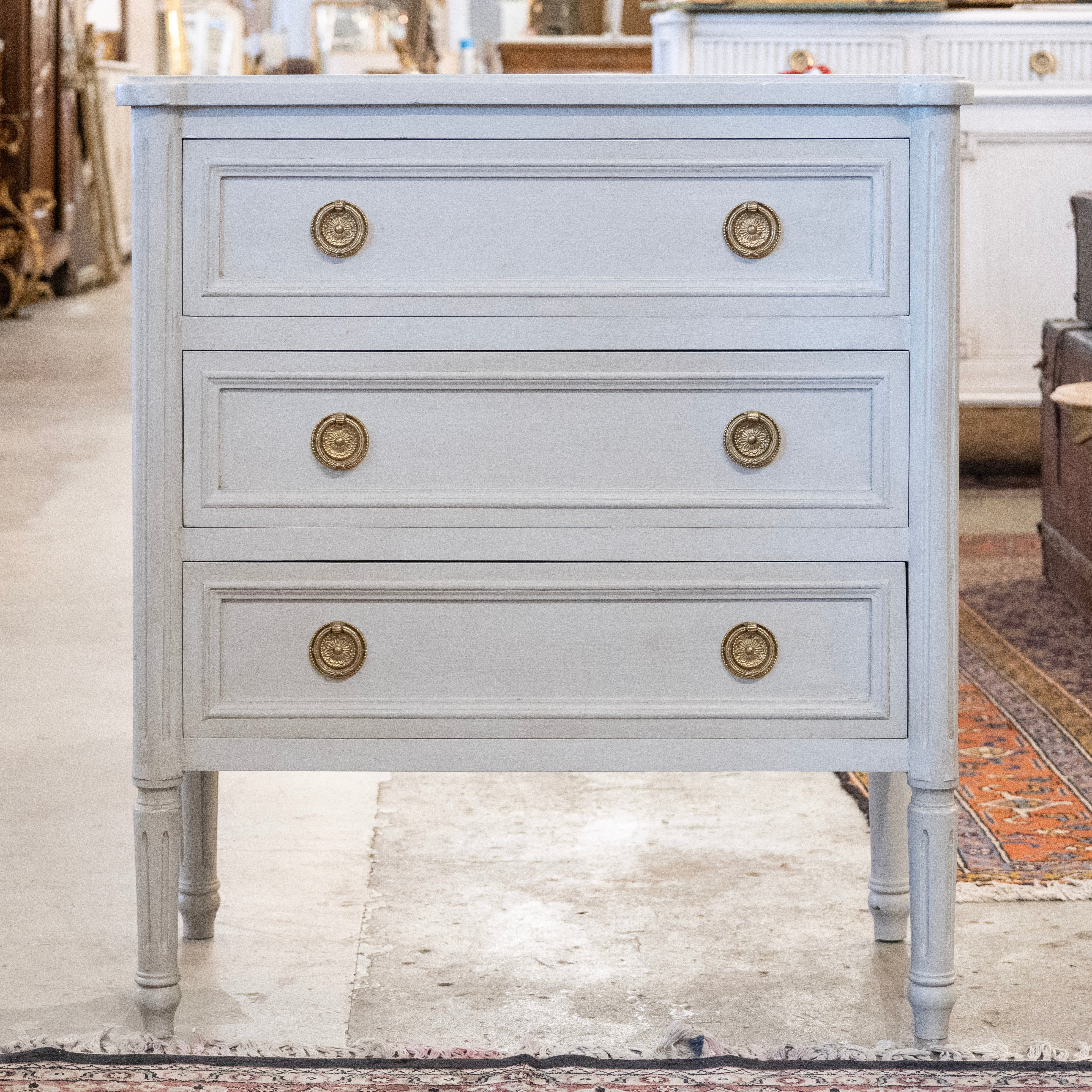 Swedish 3-Drawer Nightstand – Fluted Trim & Drawers in French Grey