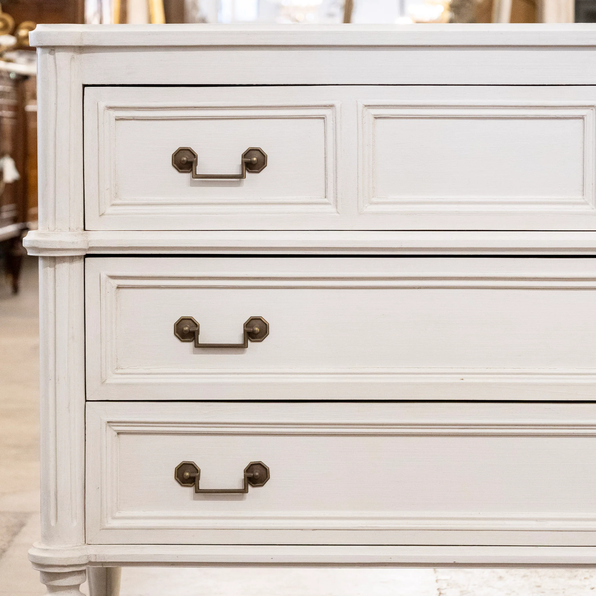Swedish 3-Drawer Chest – Rounded Fluted Corners & Square Pulls in Dove White - Image 4