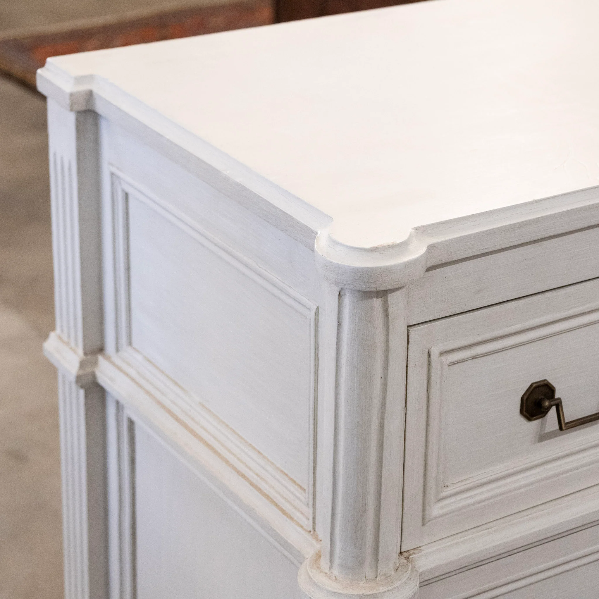 Swedish 3-Drawer Chest – Rounded Fluted Corners & Square Pulls in Dove White - Image 7