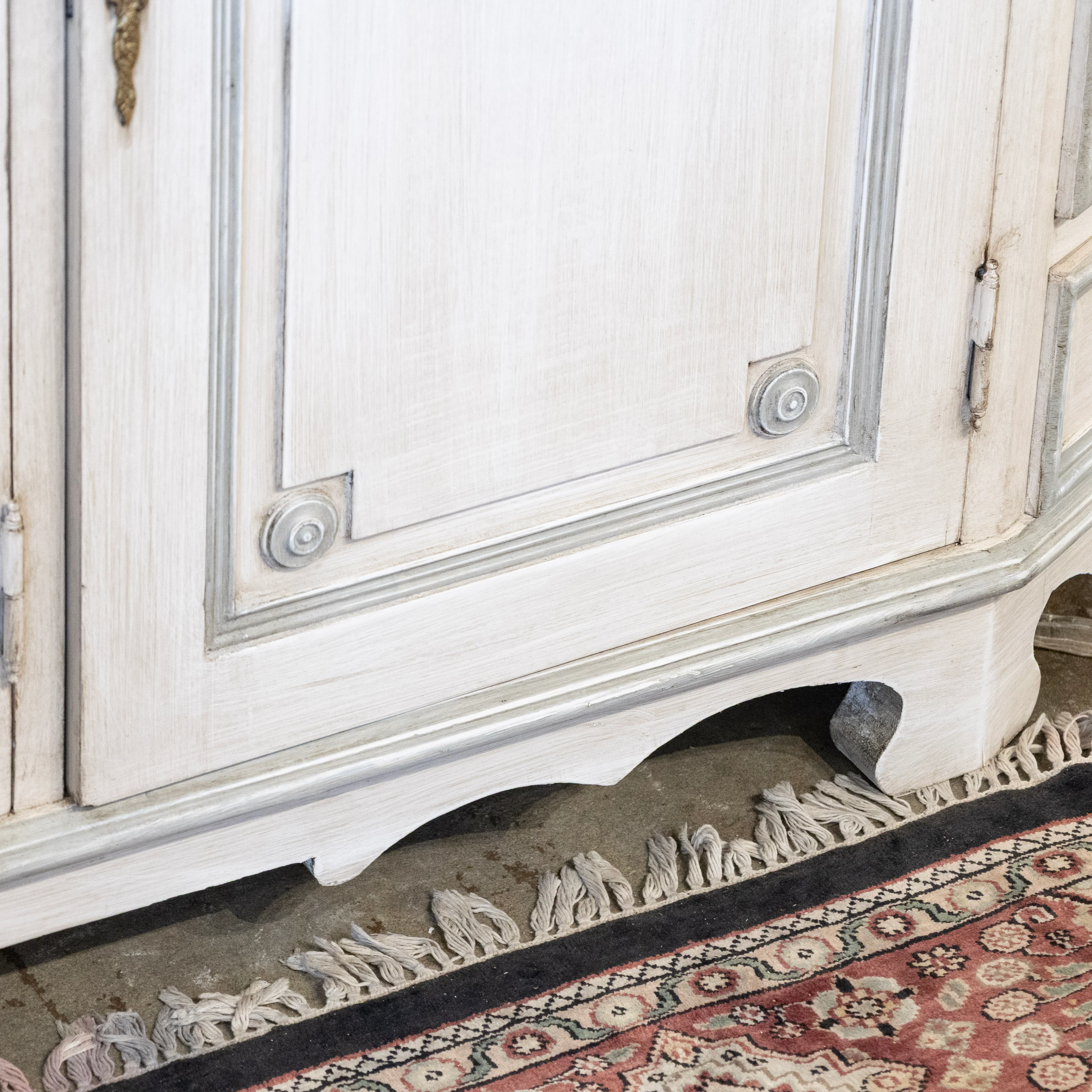 Swedish Carved 10-Drawer Sideboard – Blue Trim in Antique White - Image 9
