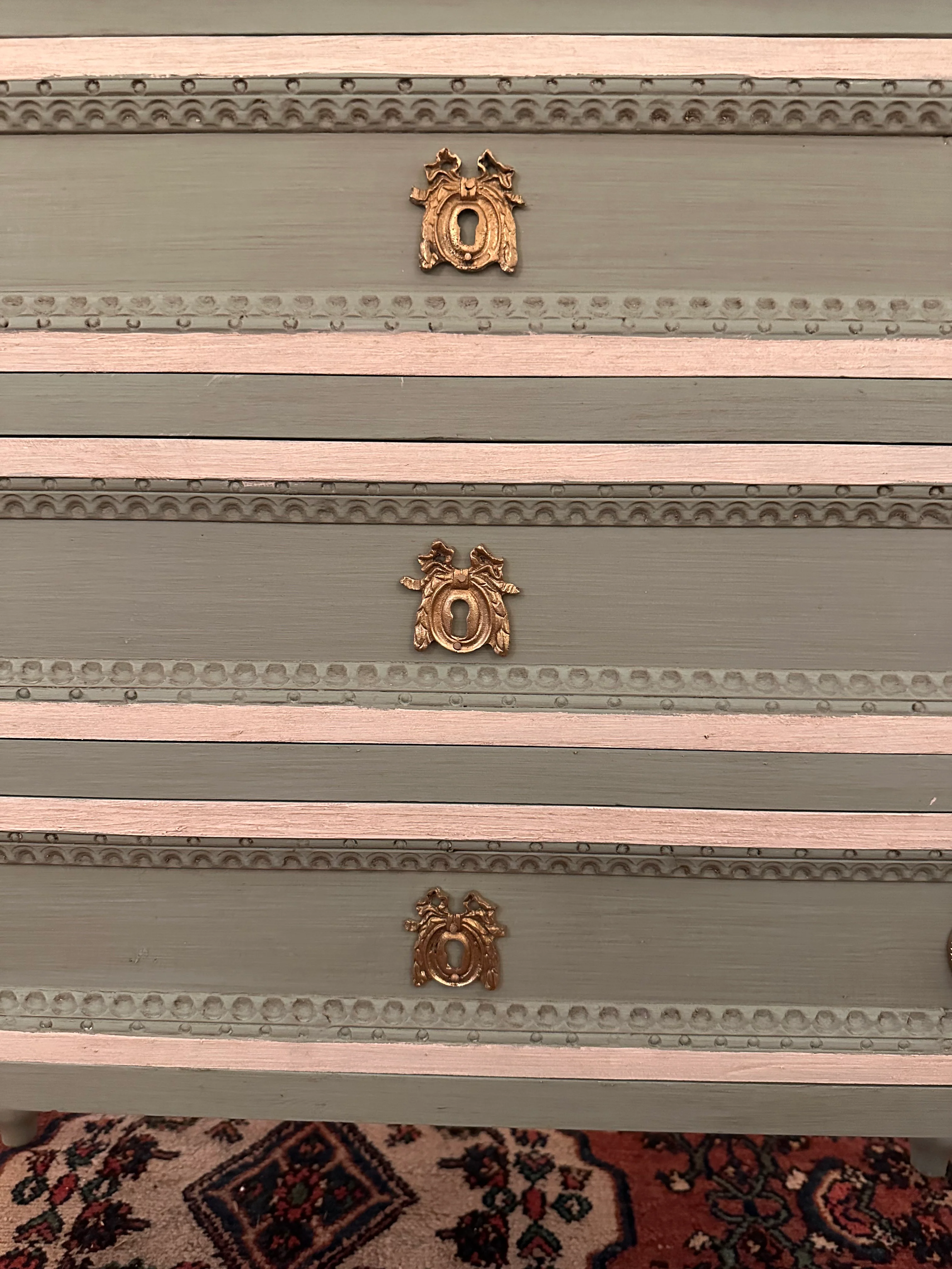 Green & White Swedish Chest with Rounded Legs - Image 5