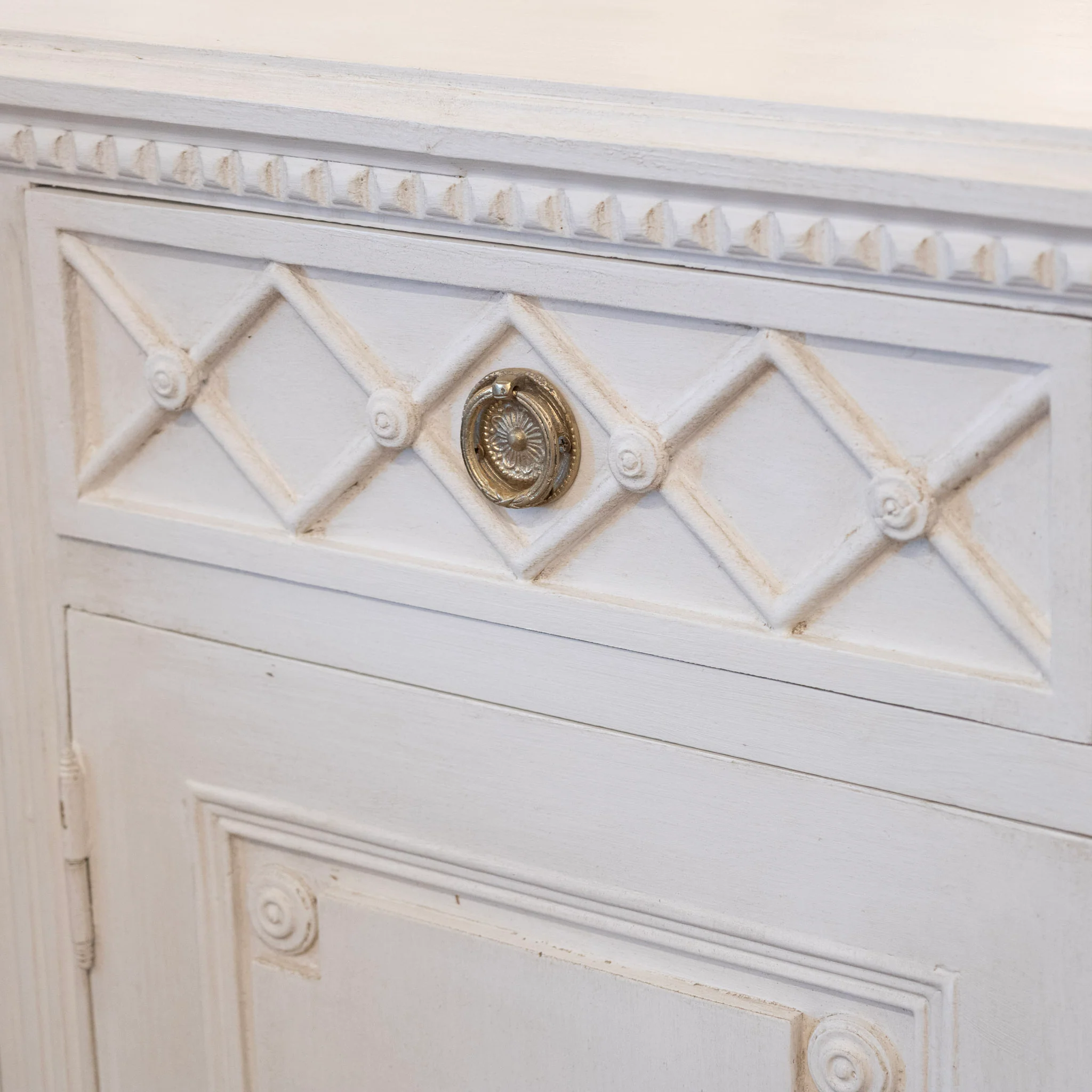 Swedish Four-Door Sideboard –  Lattice Carvings in Washed Antique White - Image 7