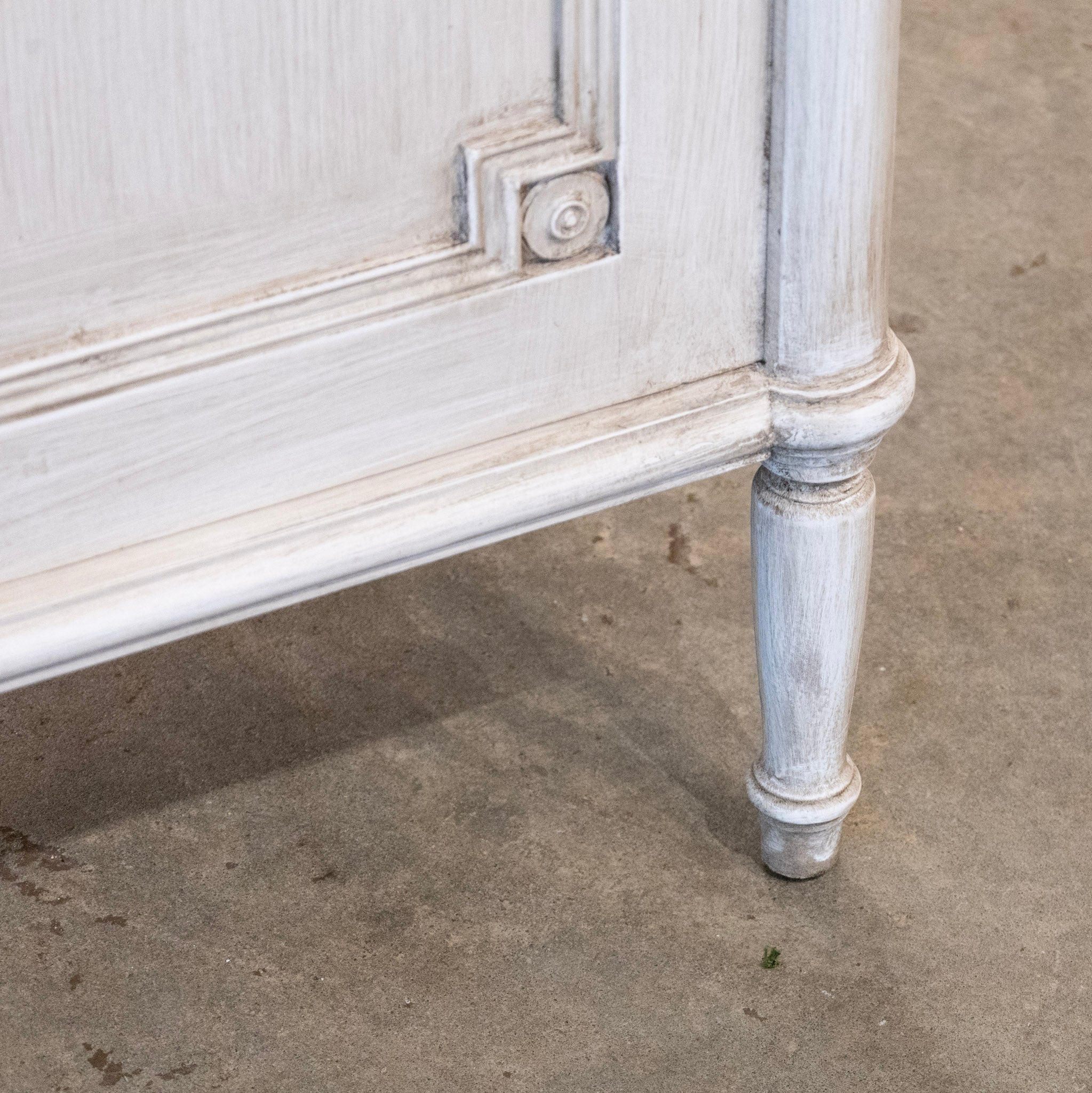 Swedish Sideboard in Antique White with Reeded Drawers & Carvings - Image 10