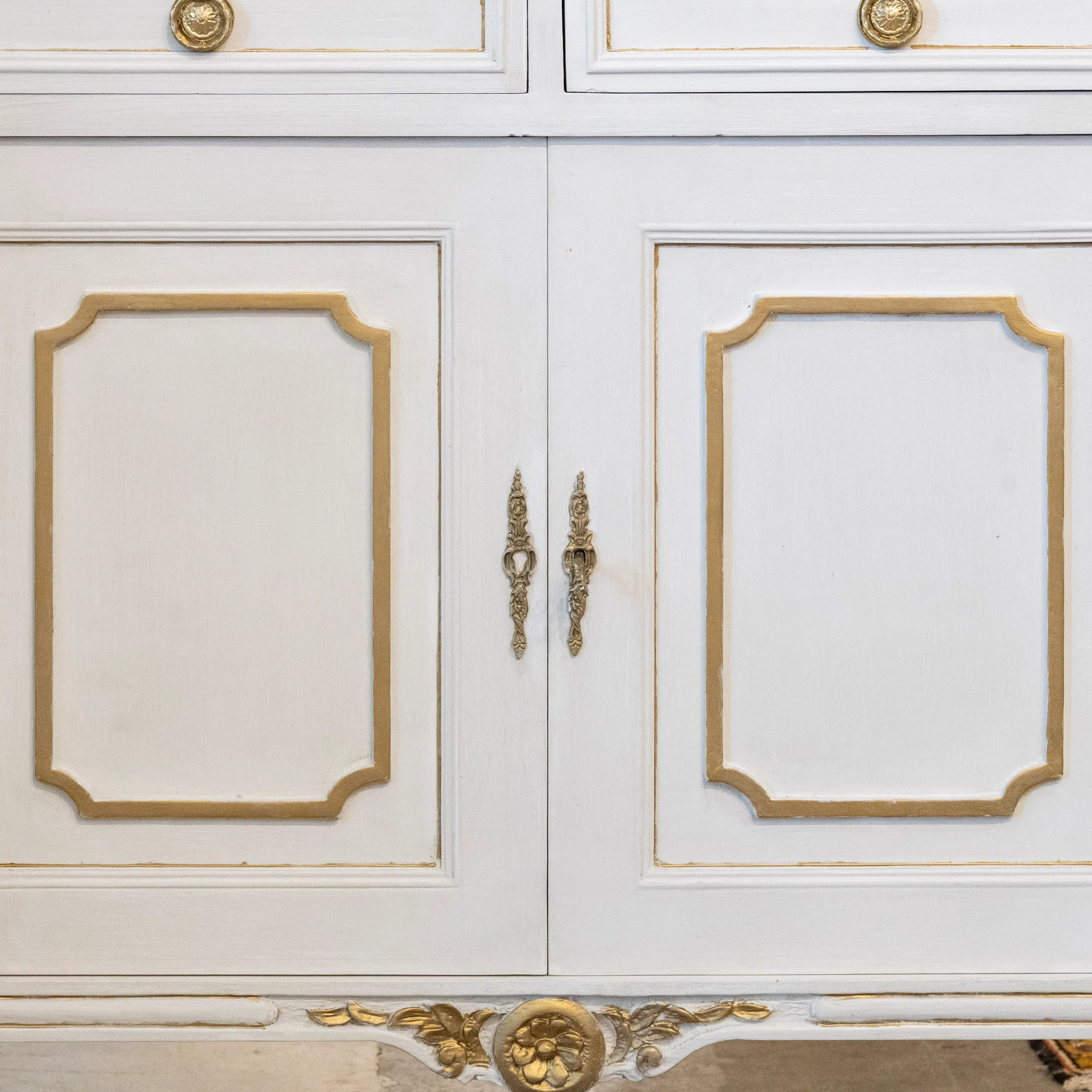Swedish White Painted Sideboard with Gold Accents - Image 9