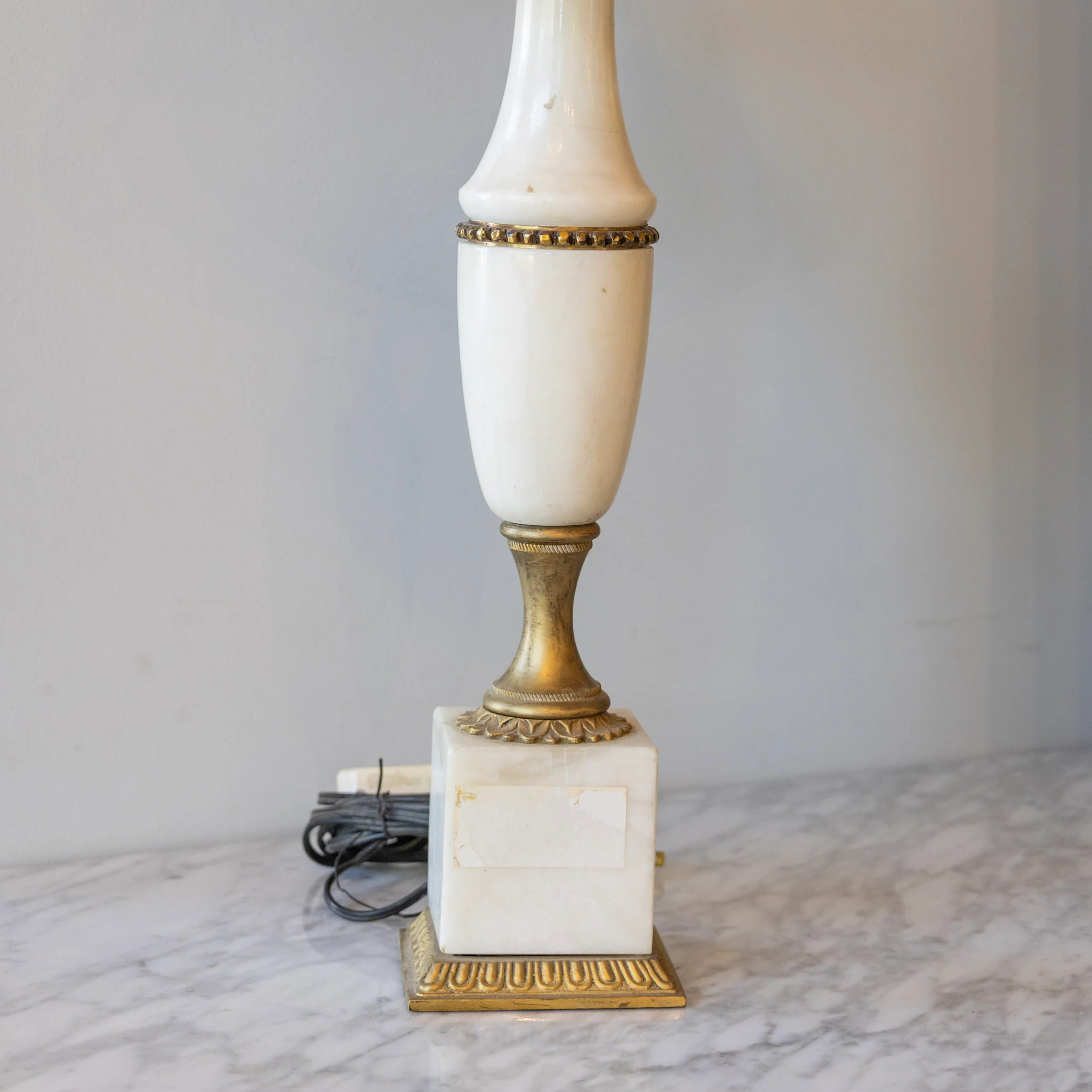 French Brass and Onyx Table Lamp – Tapered Column & Marble Base - Image 3
