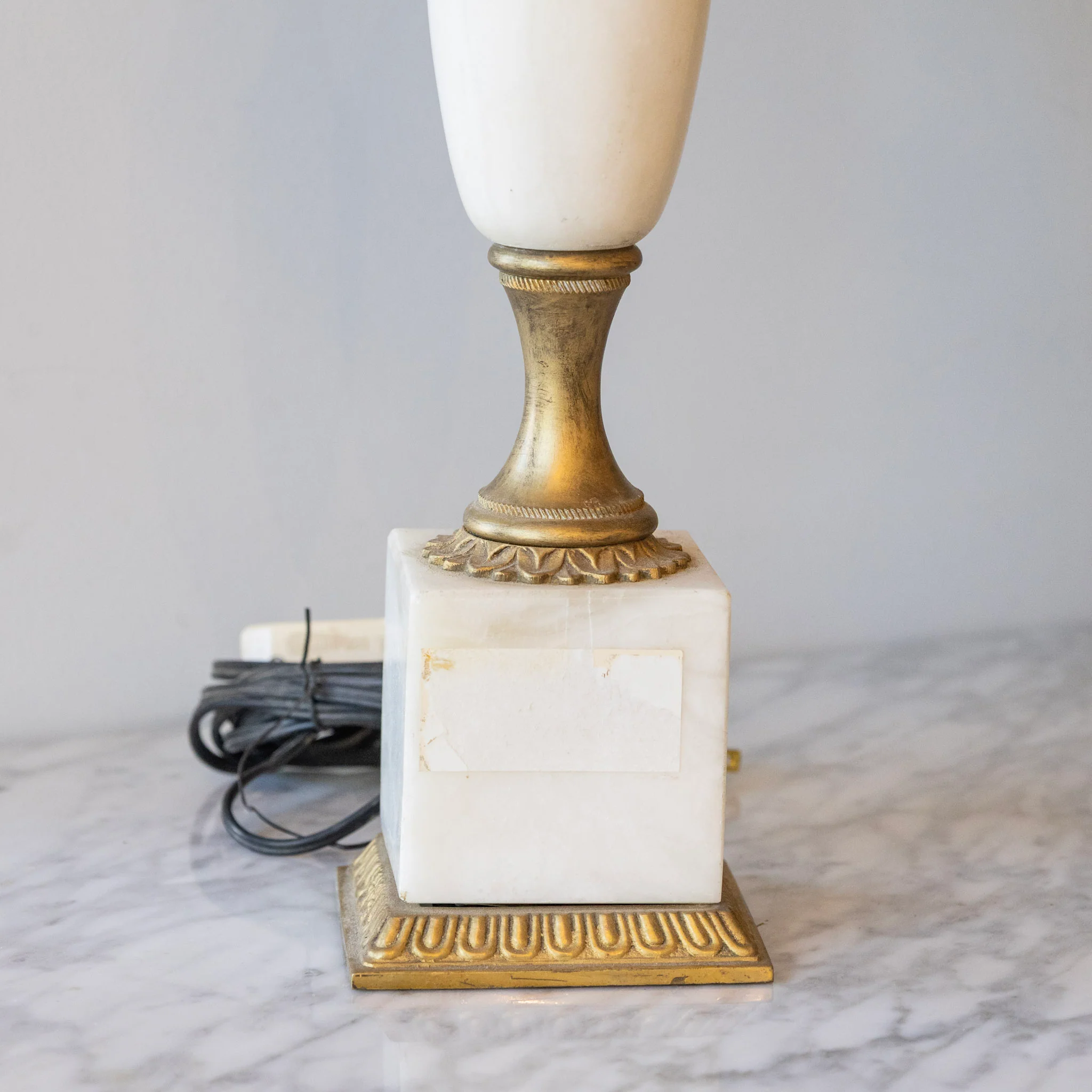 French Brass and Onyx Table Lamp – Tapered Column & Marble Base - Image 5