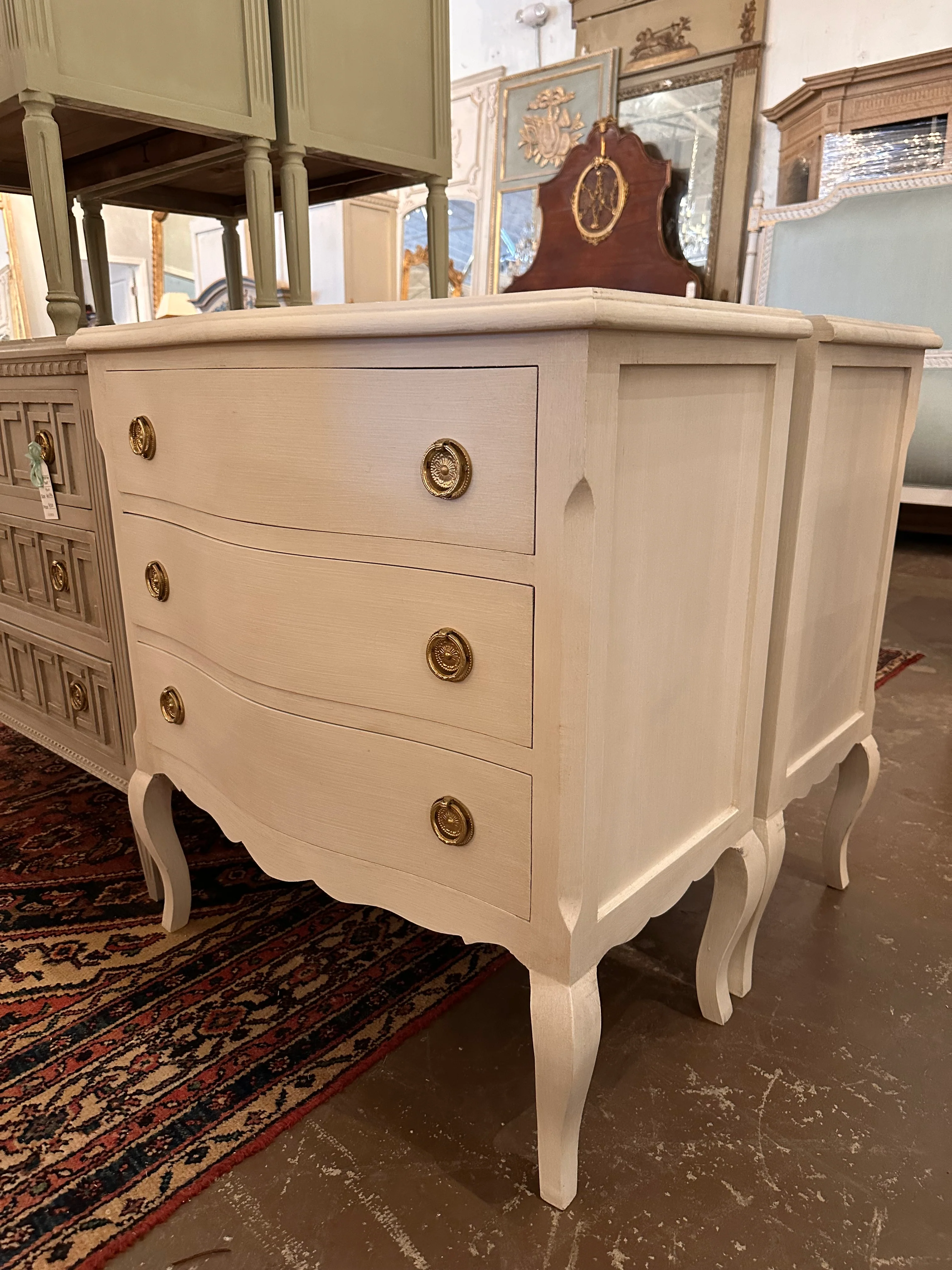 Swedish Chest with Curved Legs - Image 2