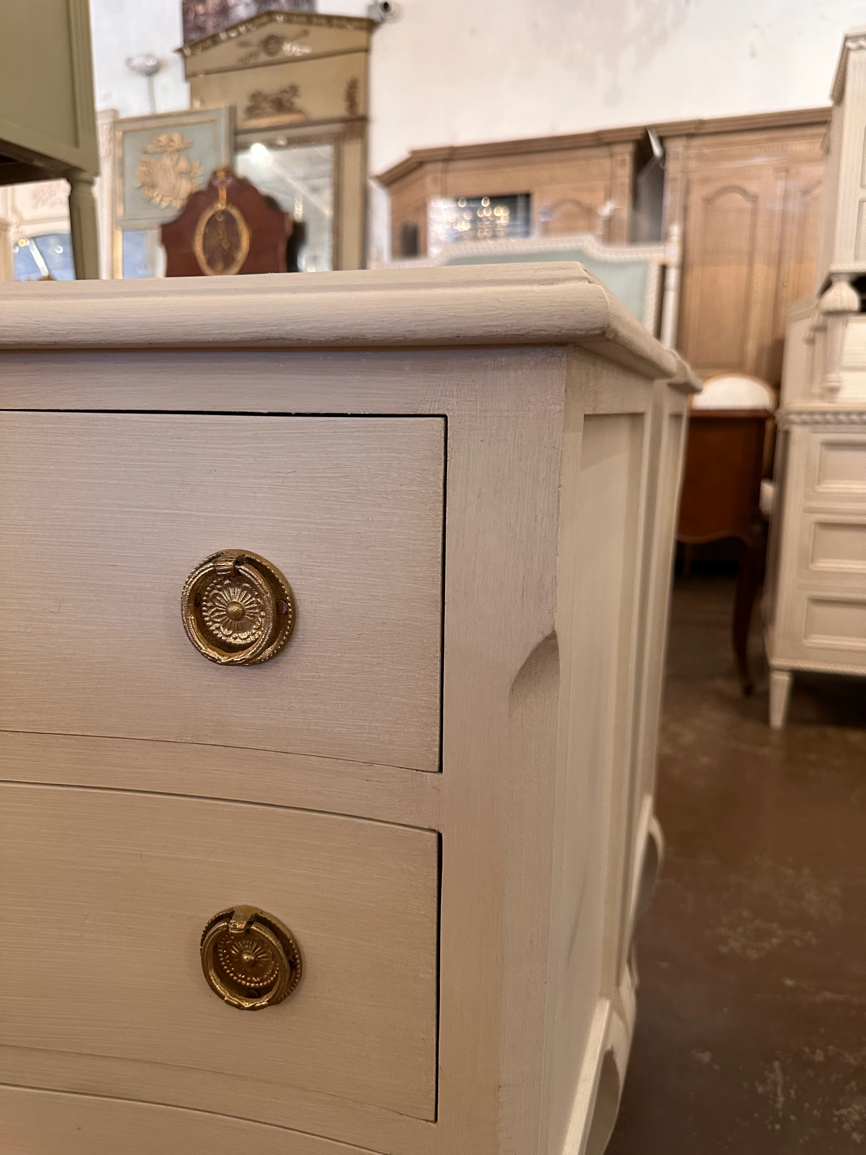 Swedish Chest with Curved Legs - Image 3