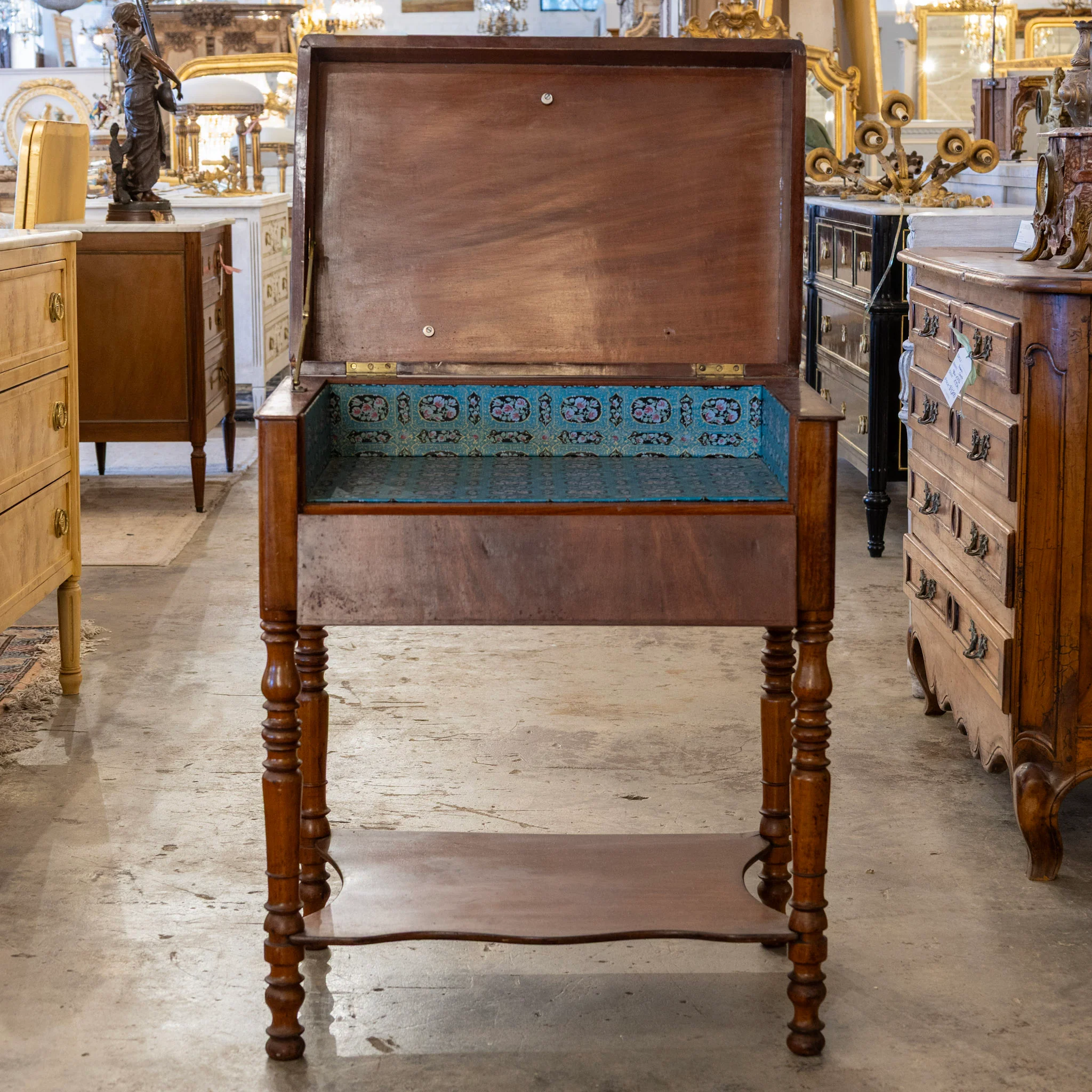 Wooden Jewelry Vitrine – Blue Floral Lined Interior & Brass Hardware - Image 3