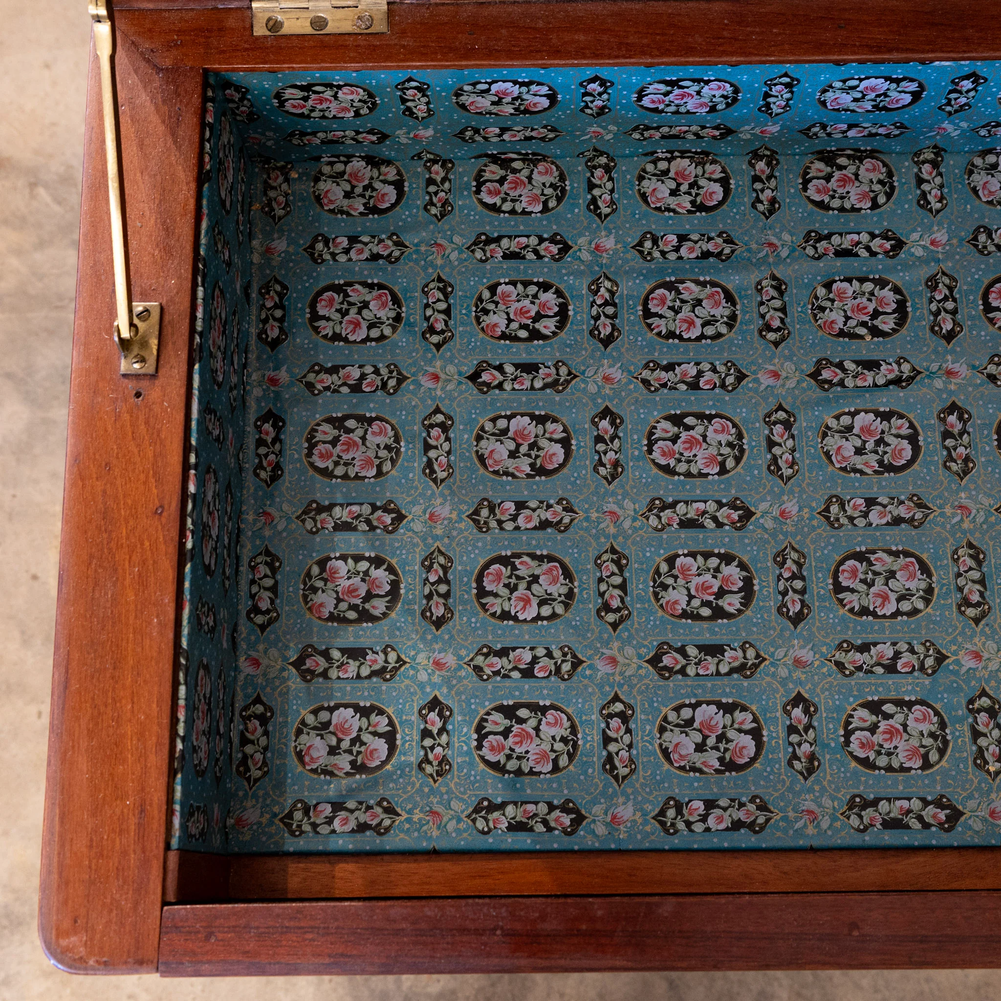 Wooden Jewelry Vitrine – Blue Floral Lined Interior & Brass Hardware - Image 6
